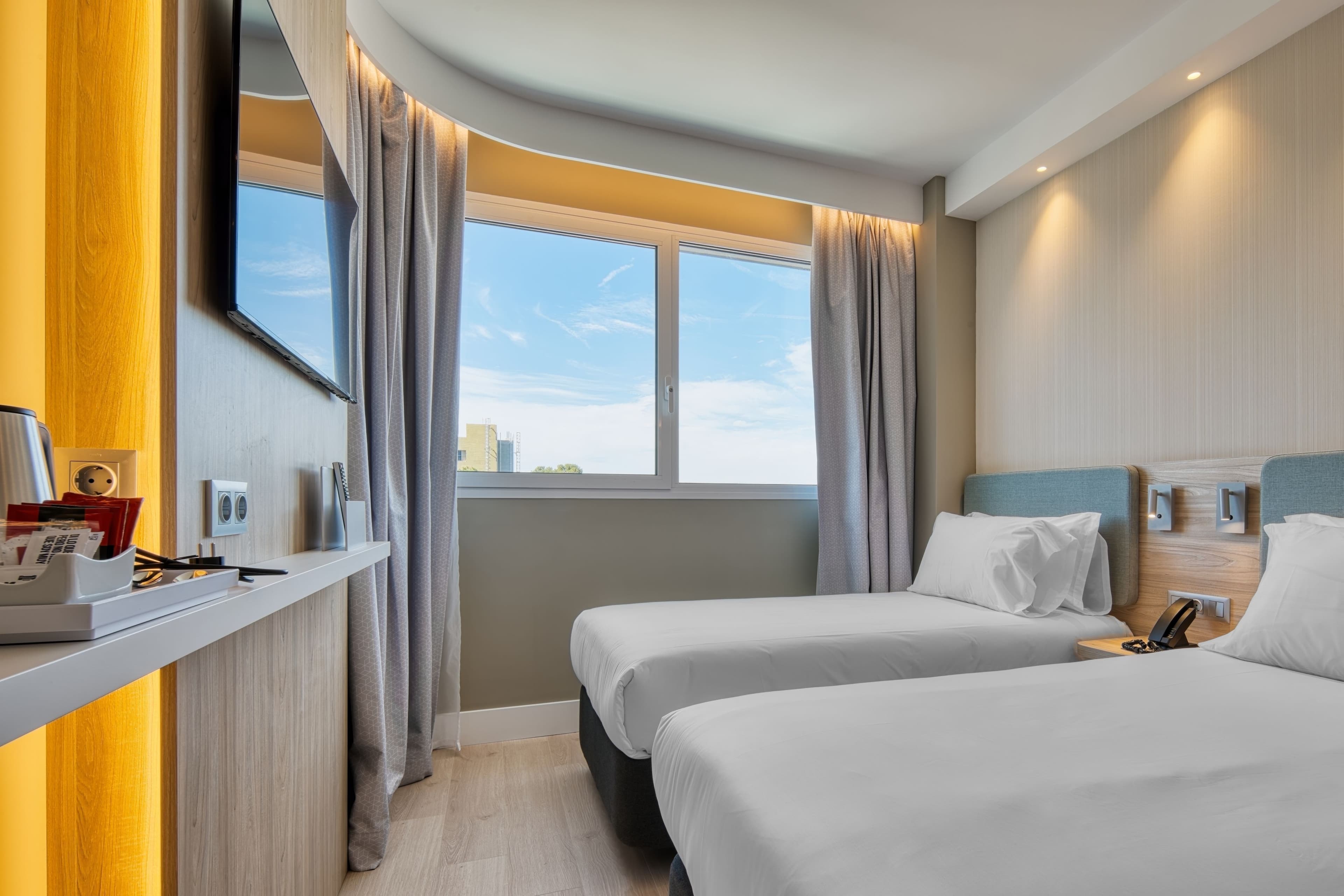 Holiday Inn Express Madrid - Airport - Image 2