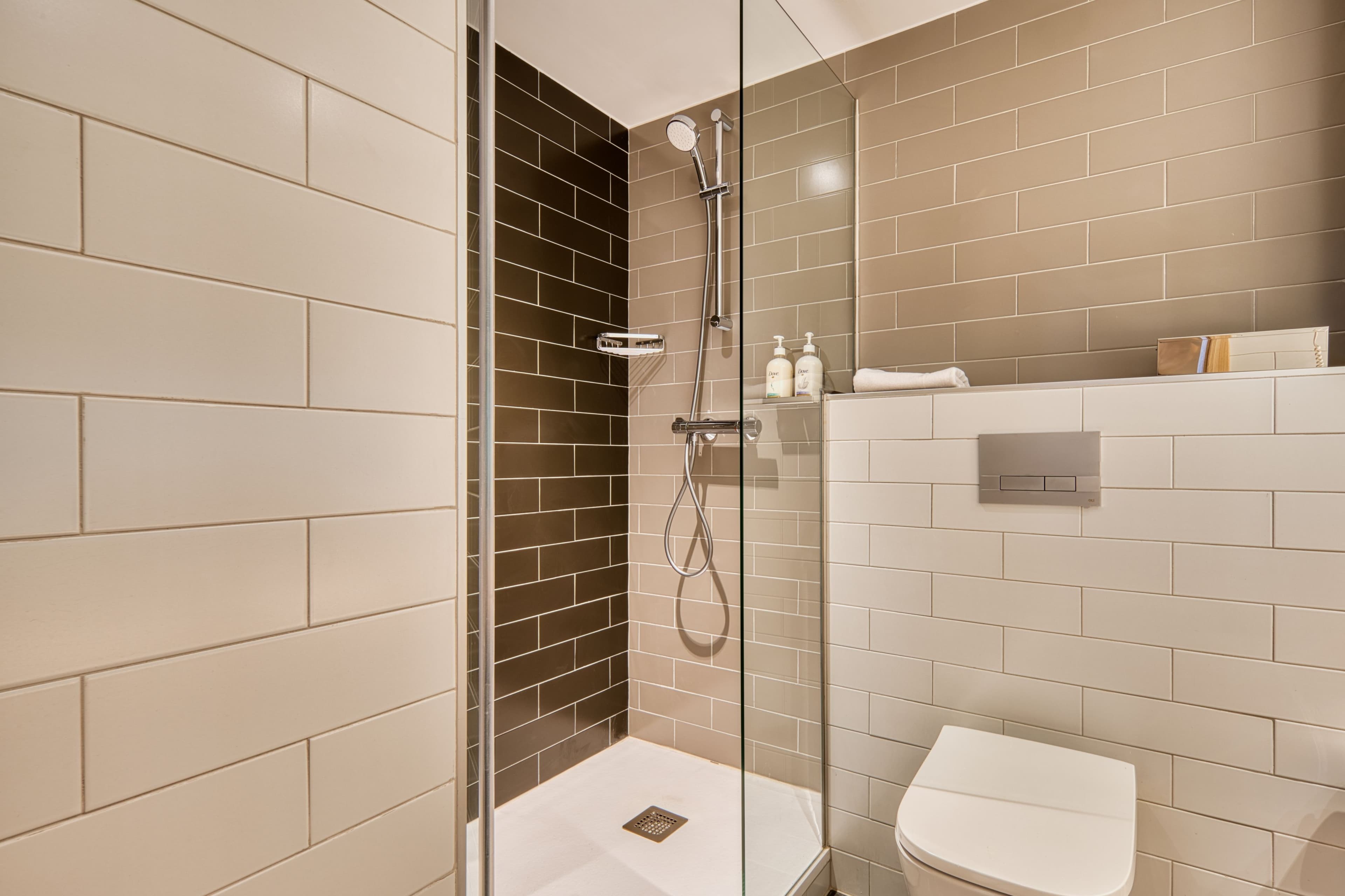 Standard Room with Free Breakfast - Image 6