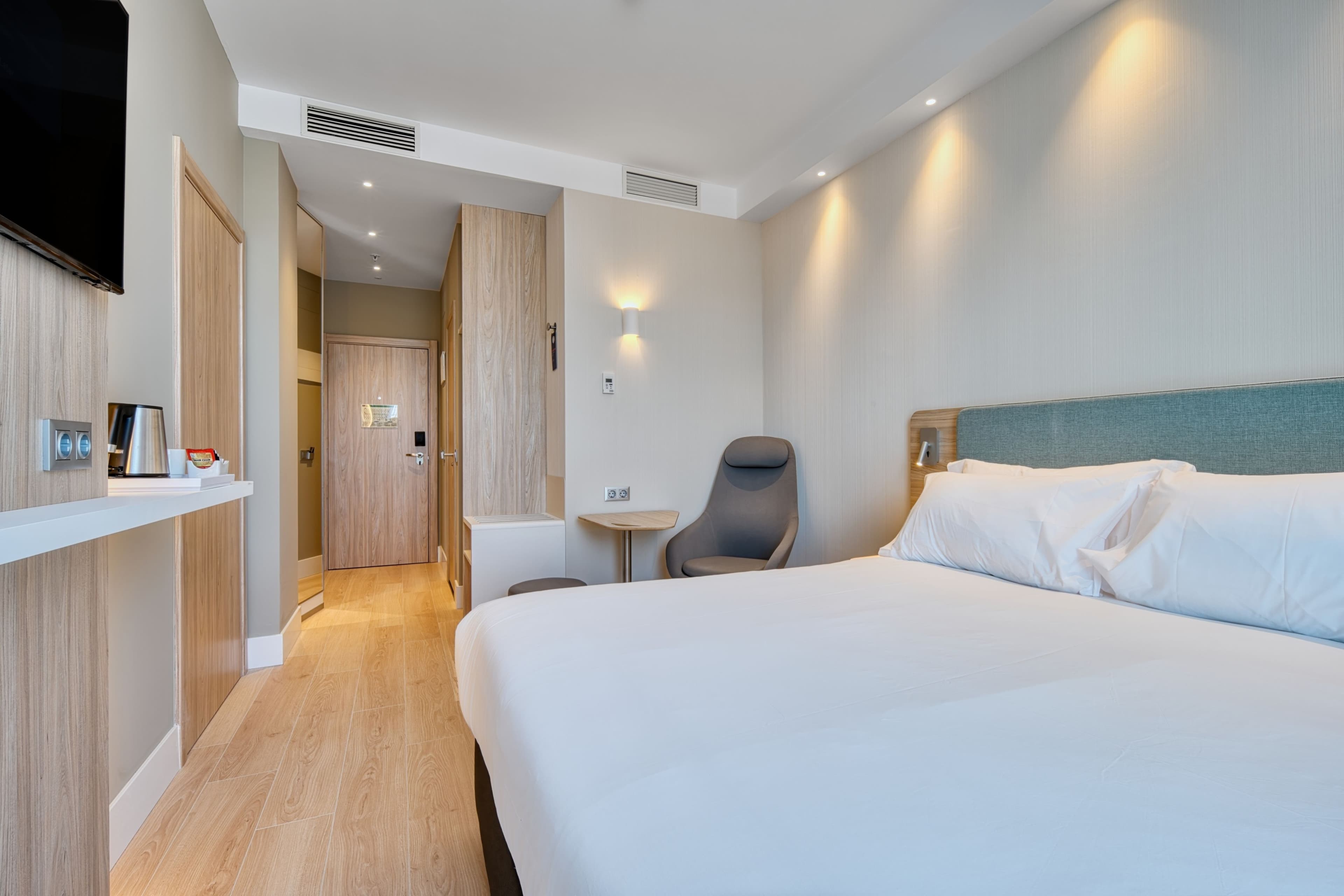 Holiday Inn Express Madrid - Airport — 18