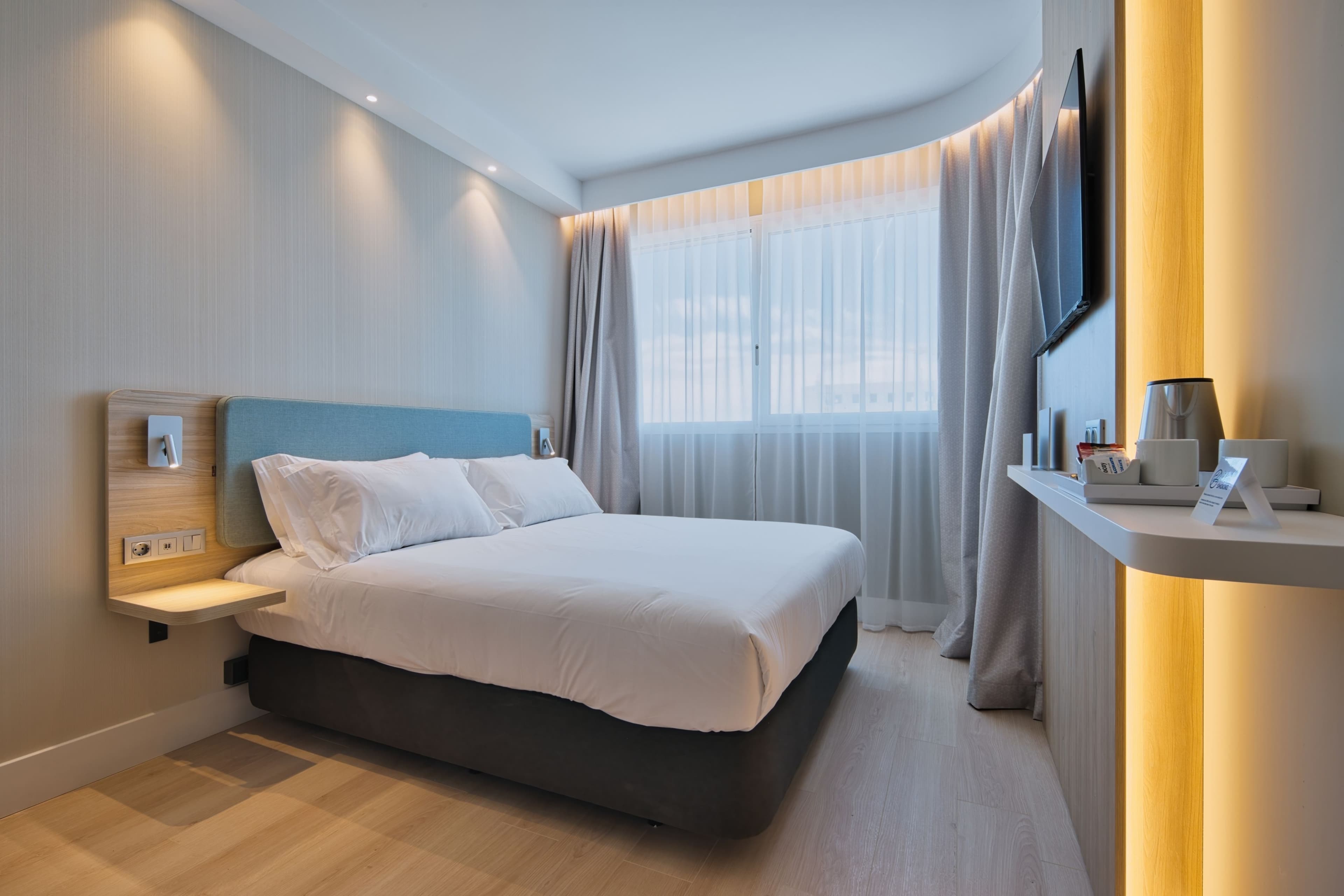 Holiday Inn Express Madrid - Airport — 14