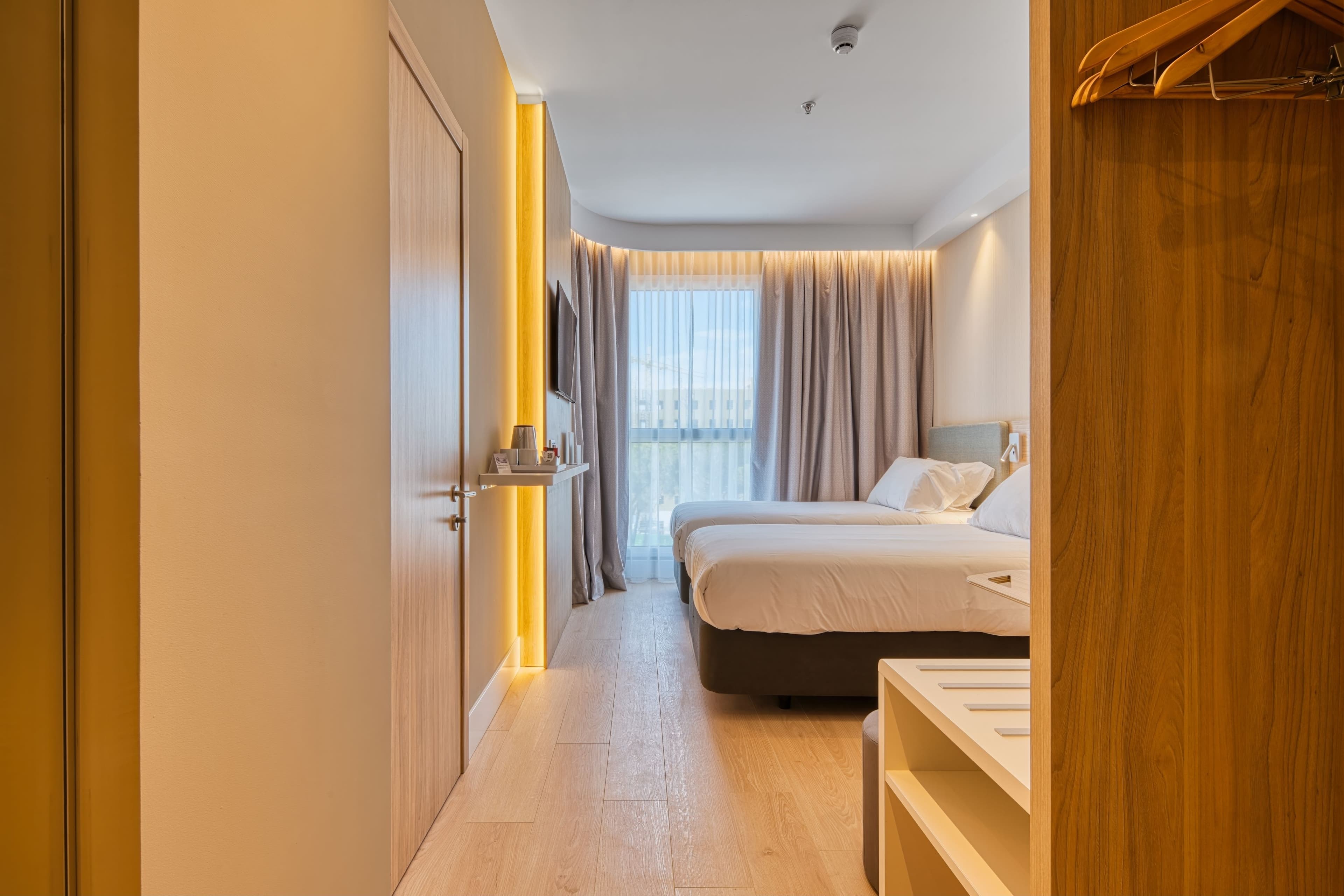 Standard Room with Free Breakfast - Image 10