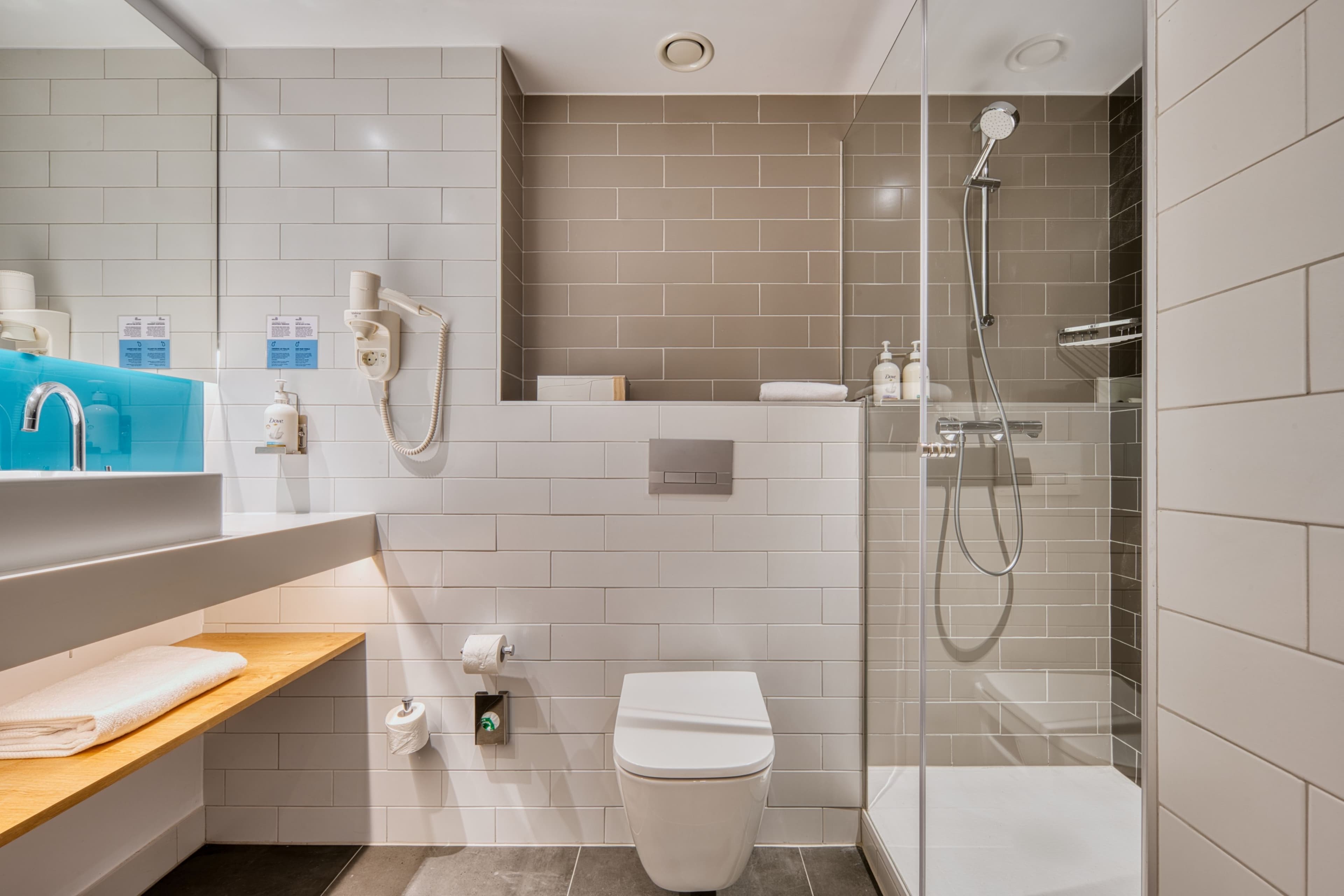 Standard Room with Free Breakfast - Image 12