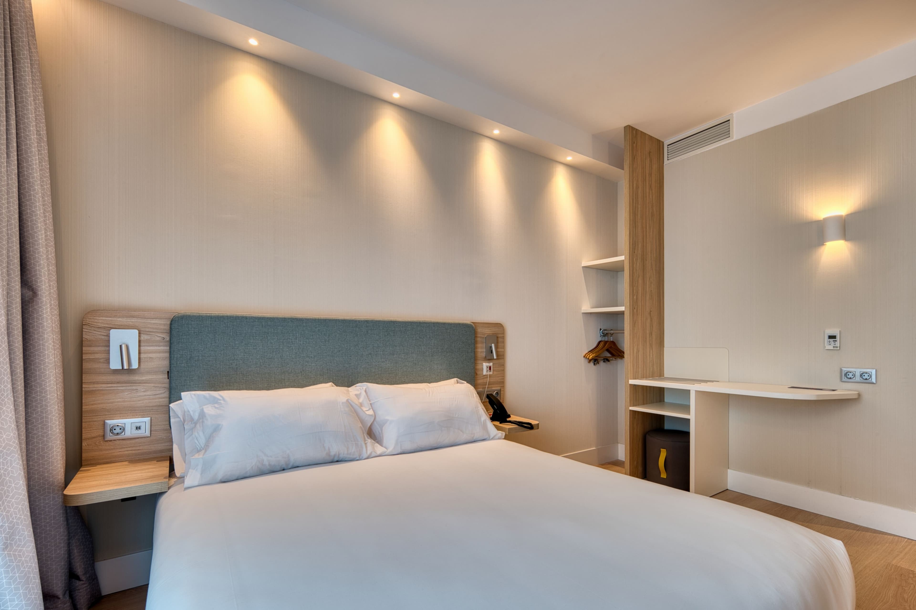 Holiday Inn Express Madrid - Airport — 25