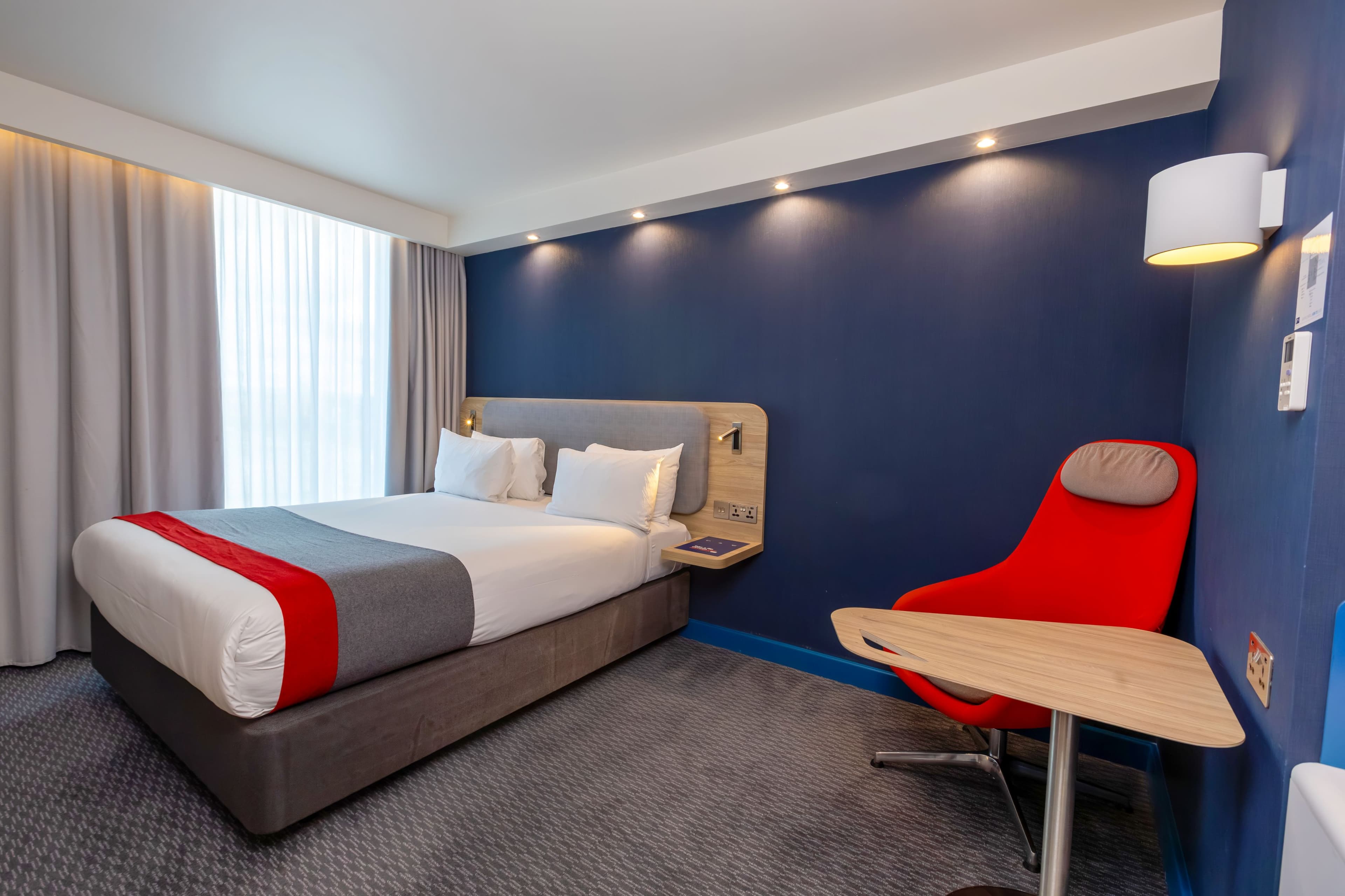 Standard Room with Free Hot Breakfast - Image 6