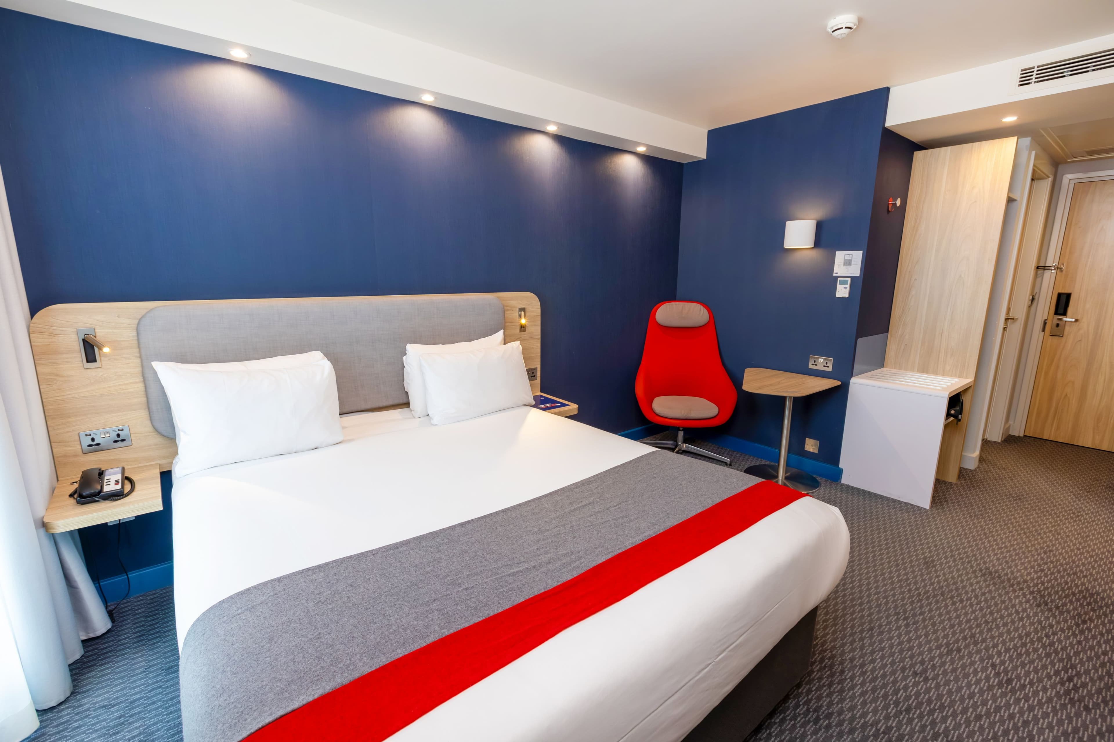 Standard Room with Free Hot Breakfast - Image 7