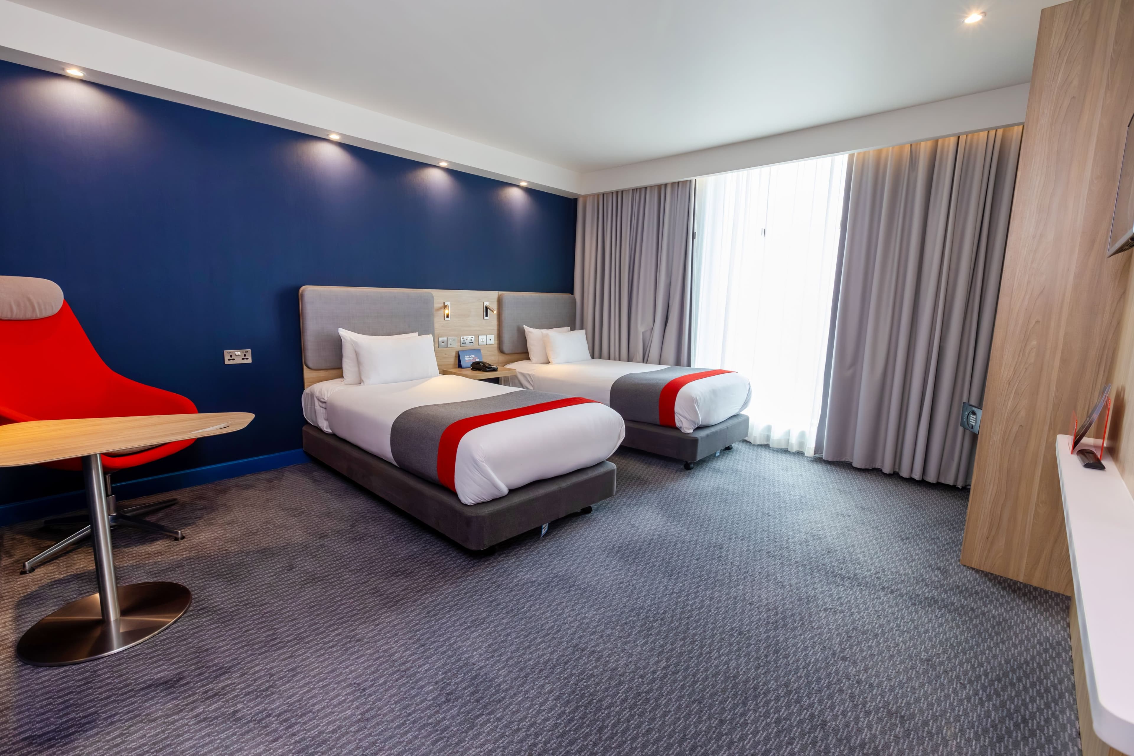 Standard Room with Free Hot Breakfast - Image 5