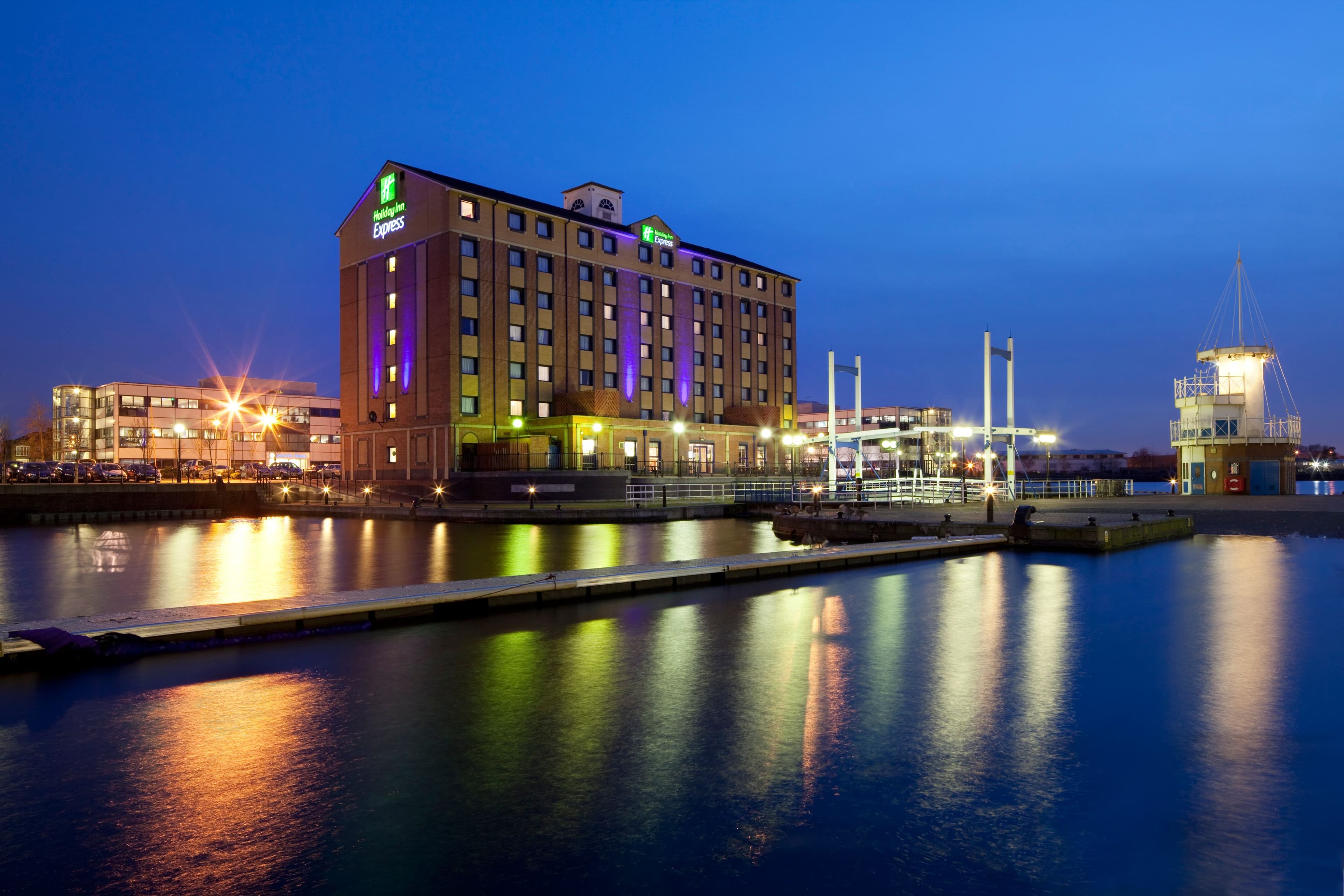 Holiday Inn Express Manchester - Salford Quays - Image 1