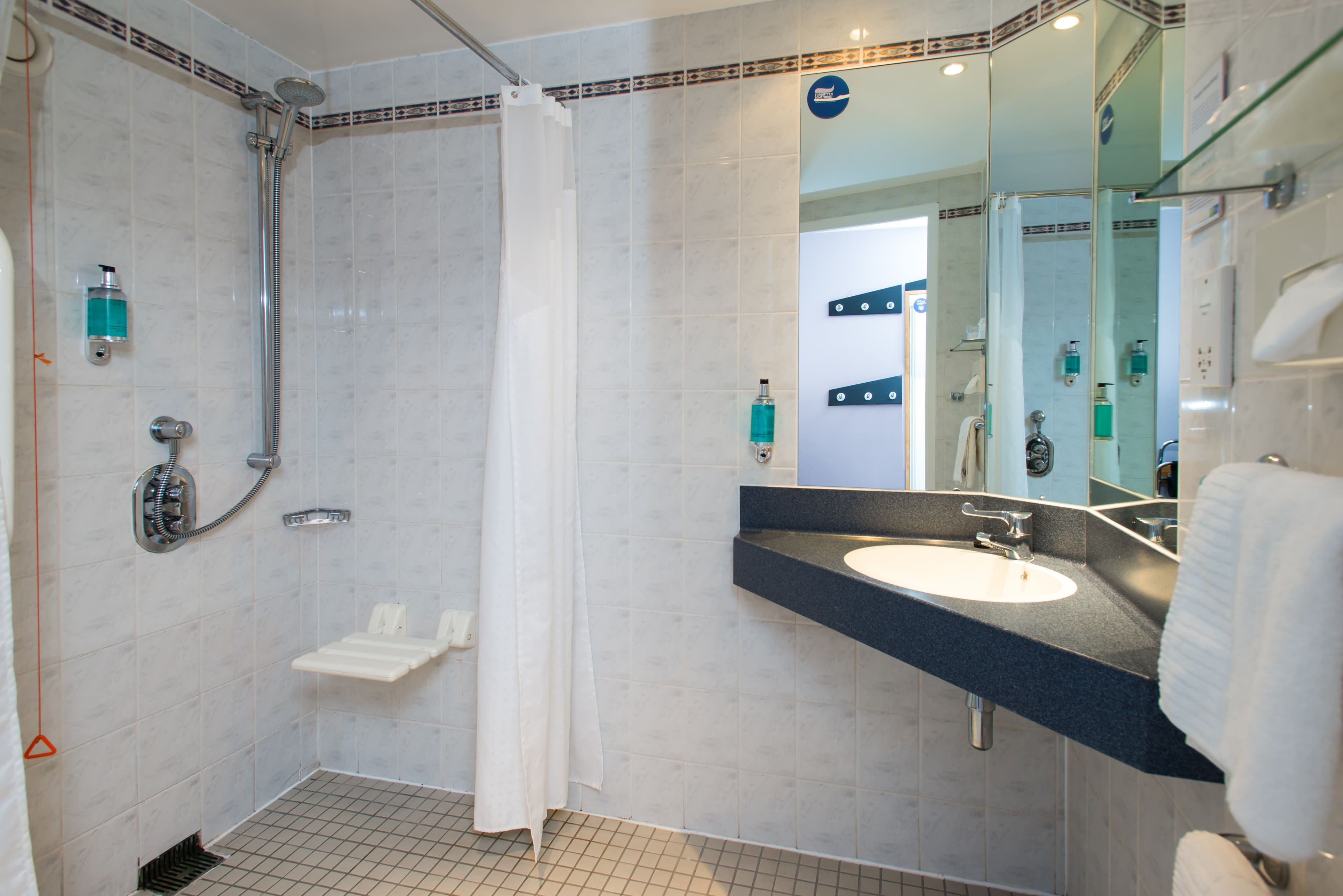 Holiday Inn Express Manchester - East — 13