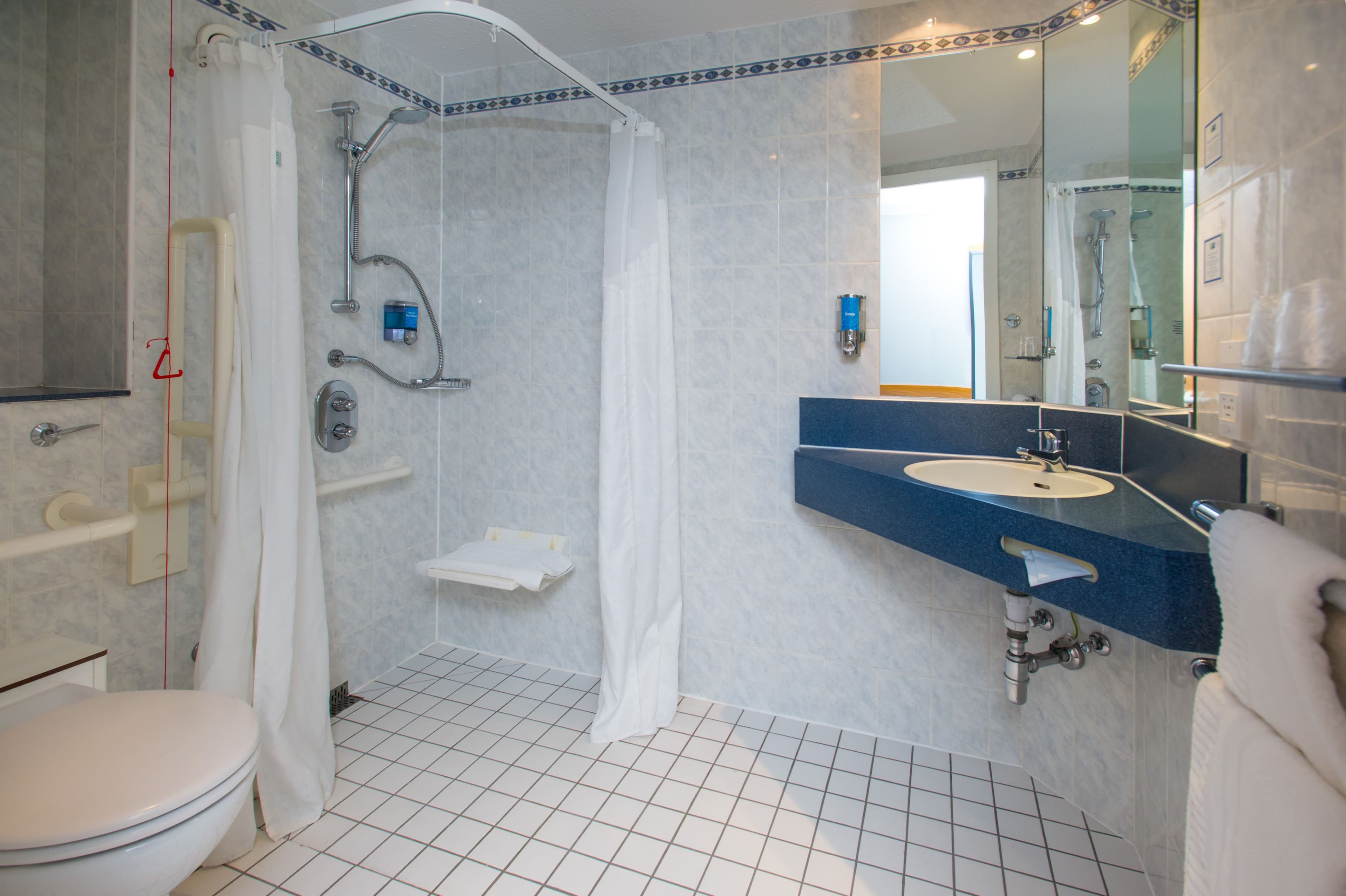 Holiday Inn Express Manchester - Salford Quays — 16