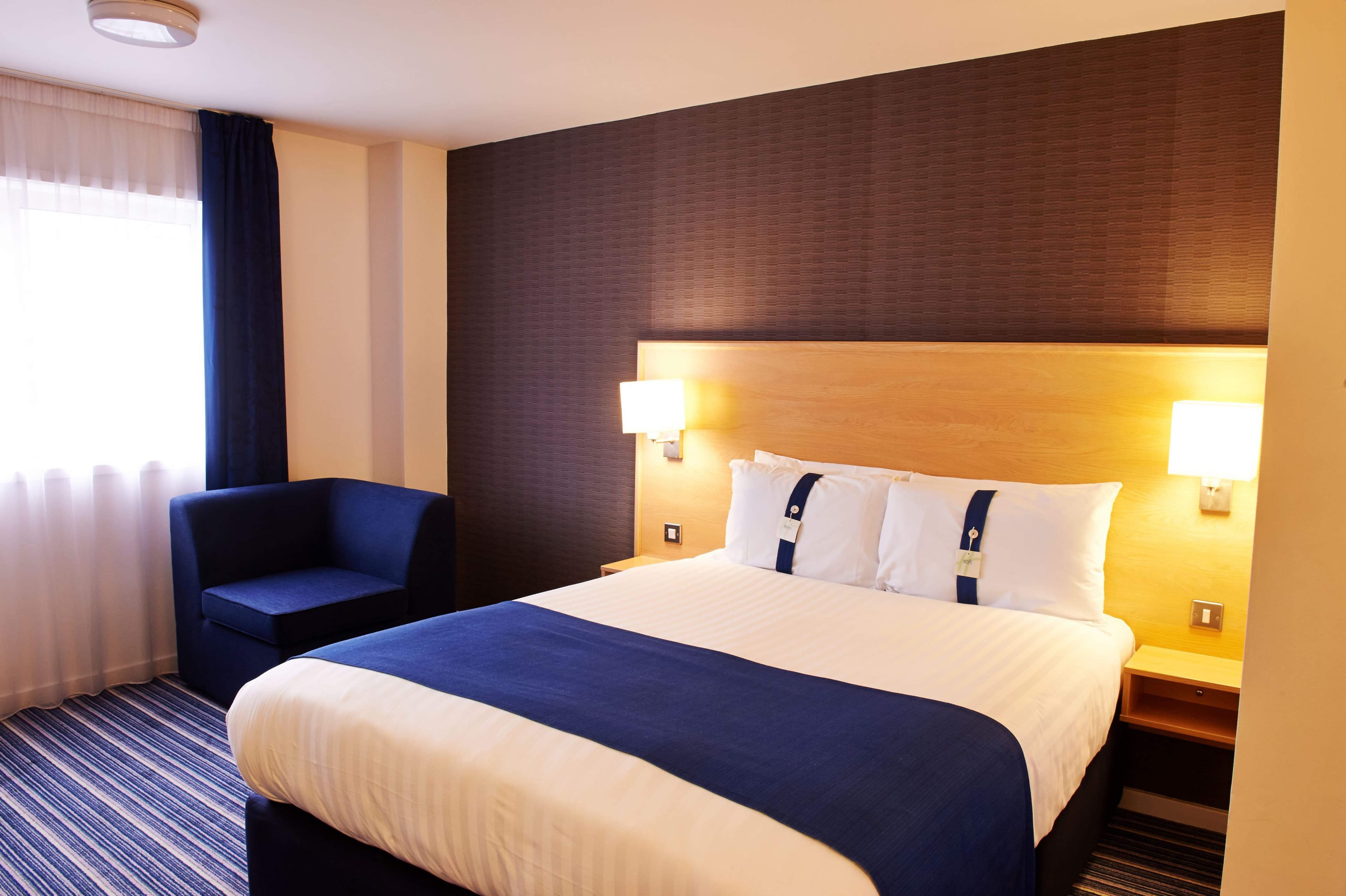 Holiday Inn Express Manchester Airport — 12