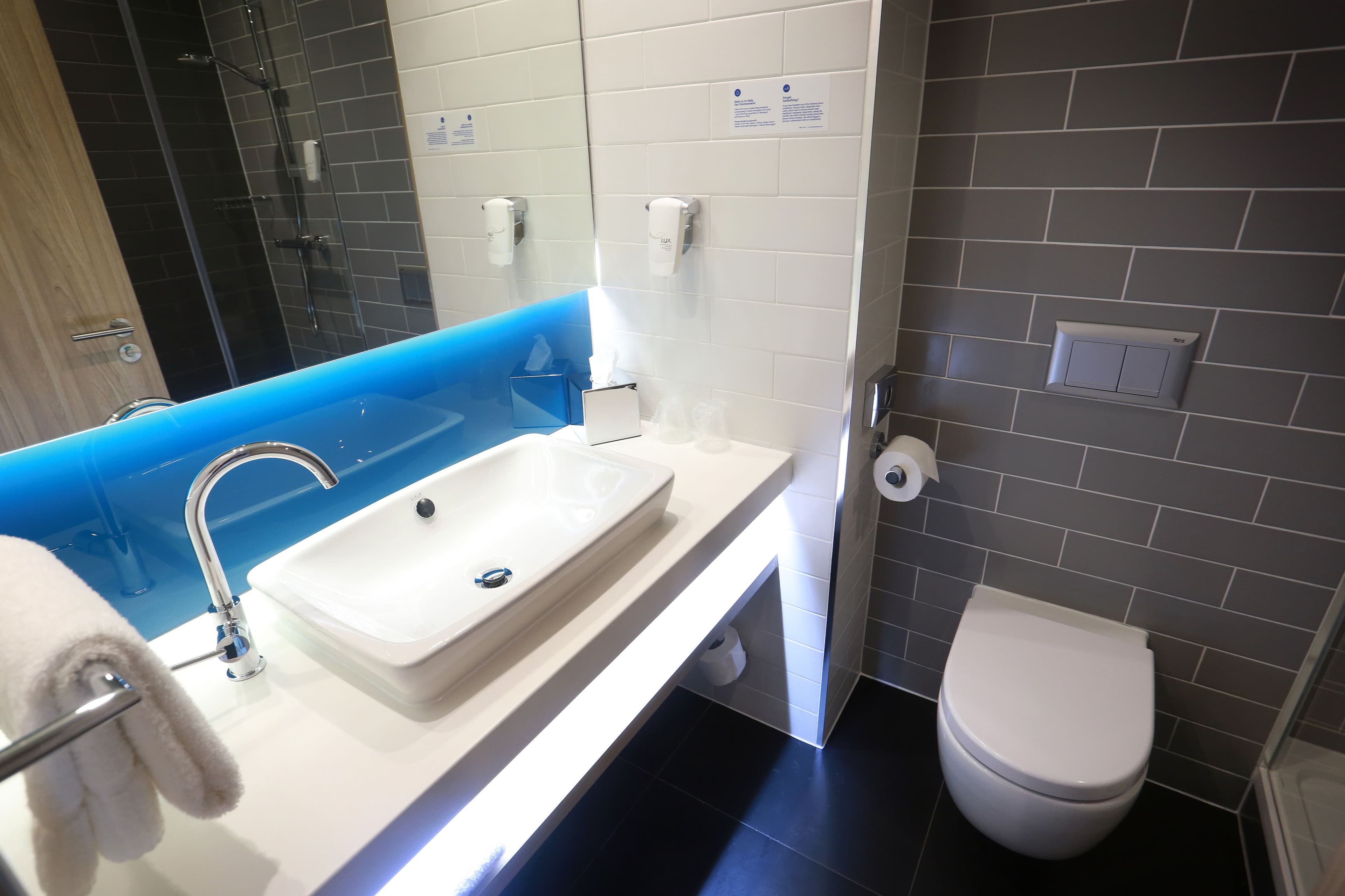 Holiday Inn Express Manchester - Trafford City — 16
