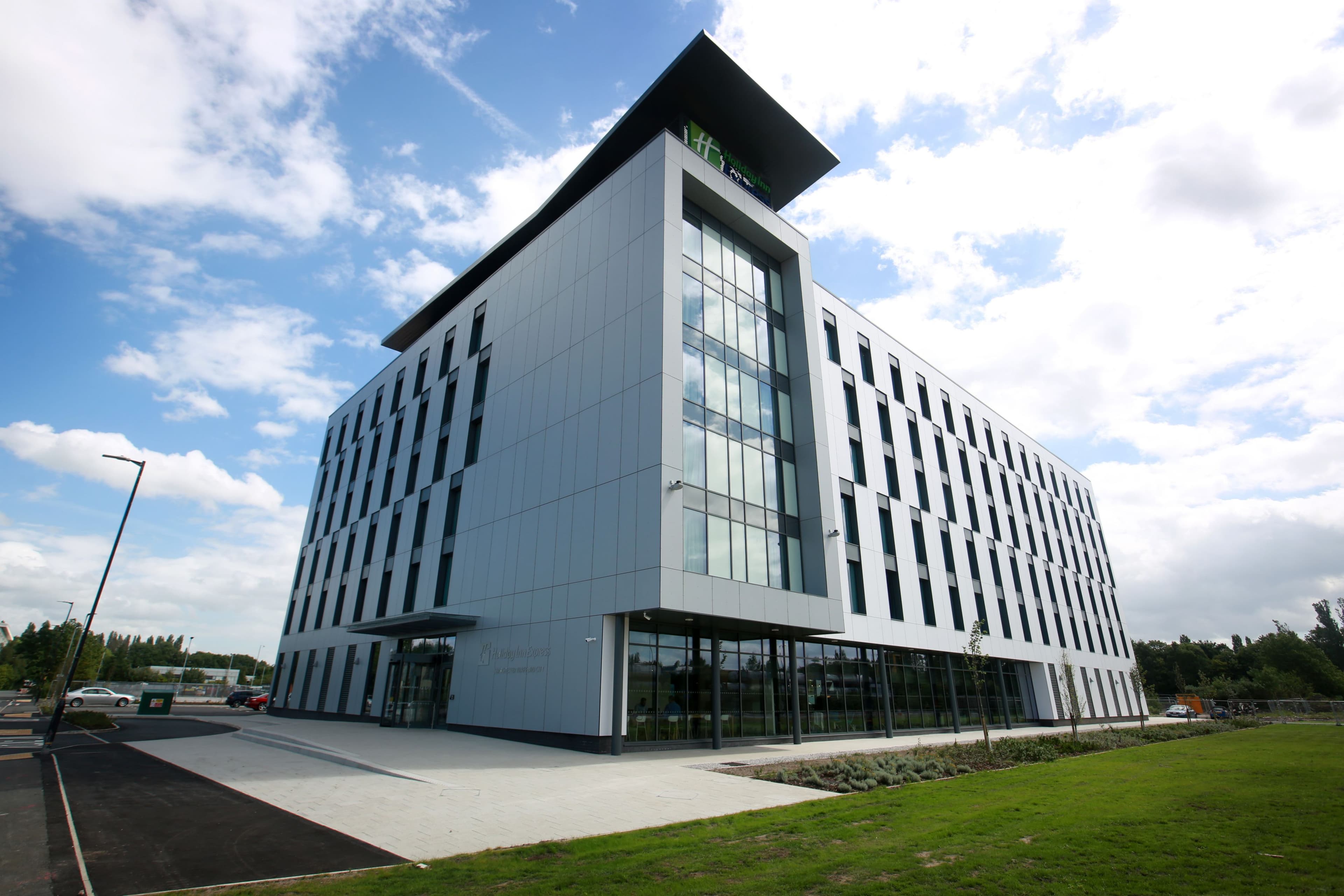Holiday Inn Express Manchester - Trafford City - Image 1
