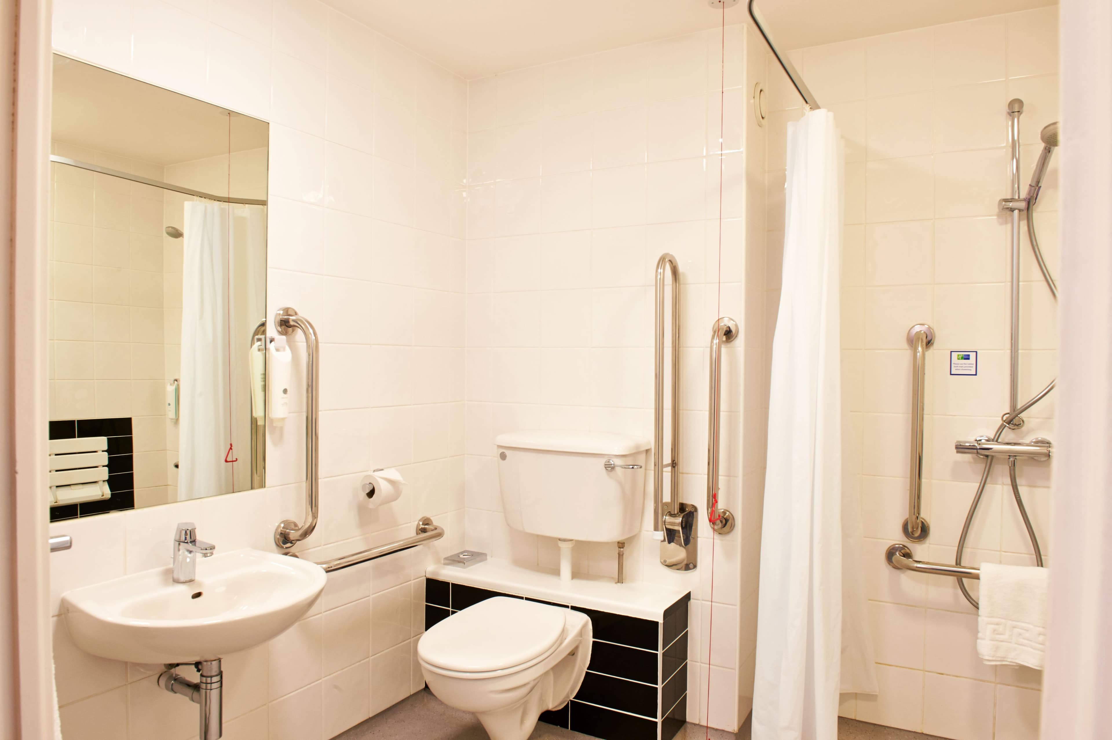 Holiday Inn Express Manchester Airport — 16
