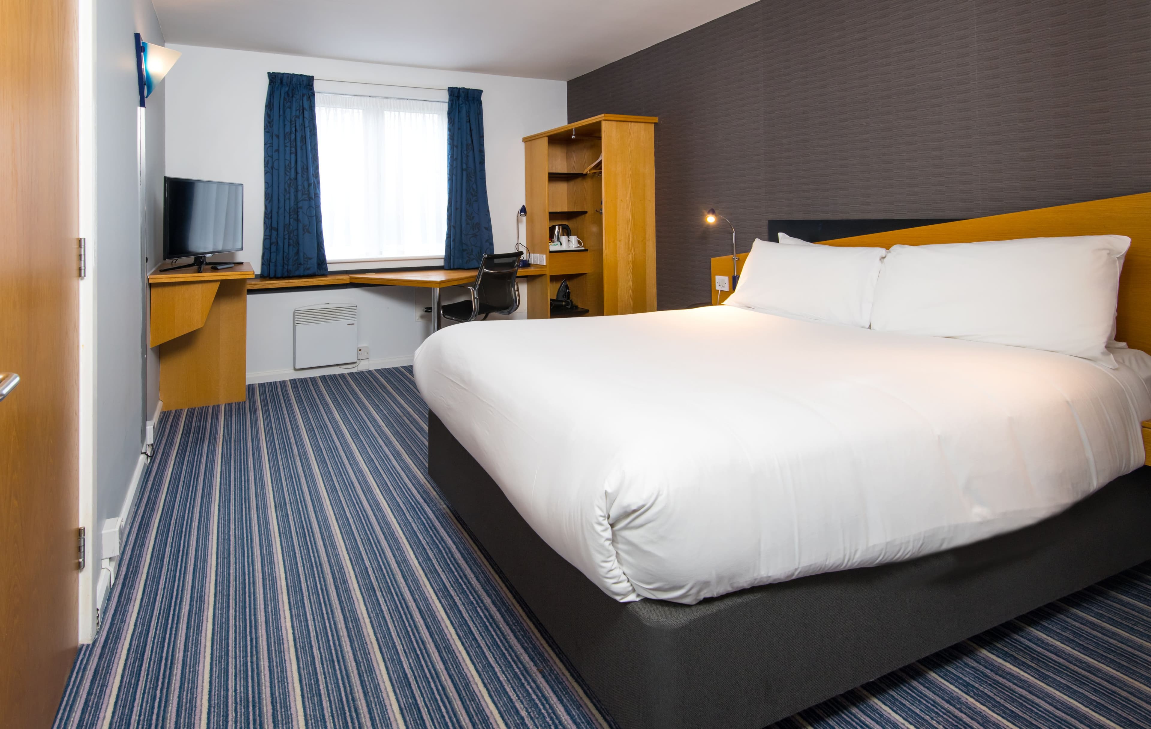 Holiday Inn Express Manchester - East — 11