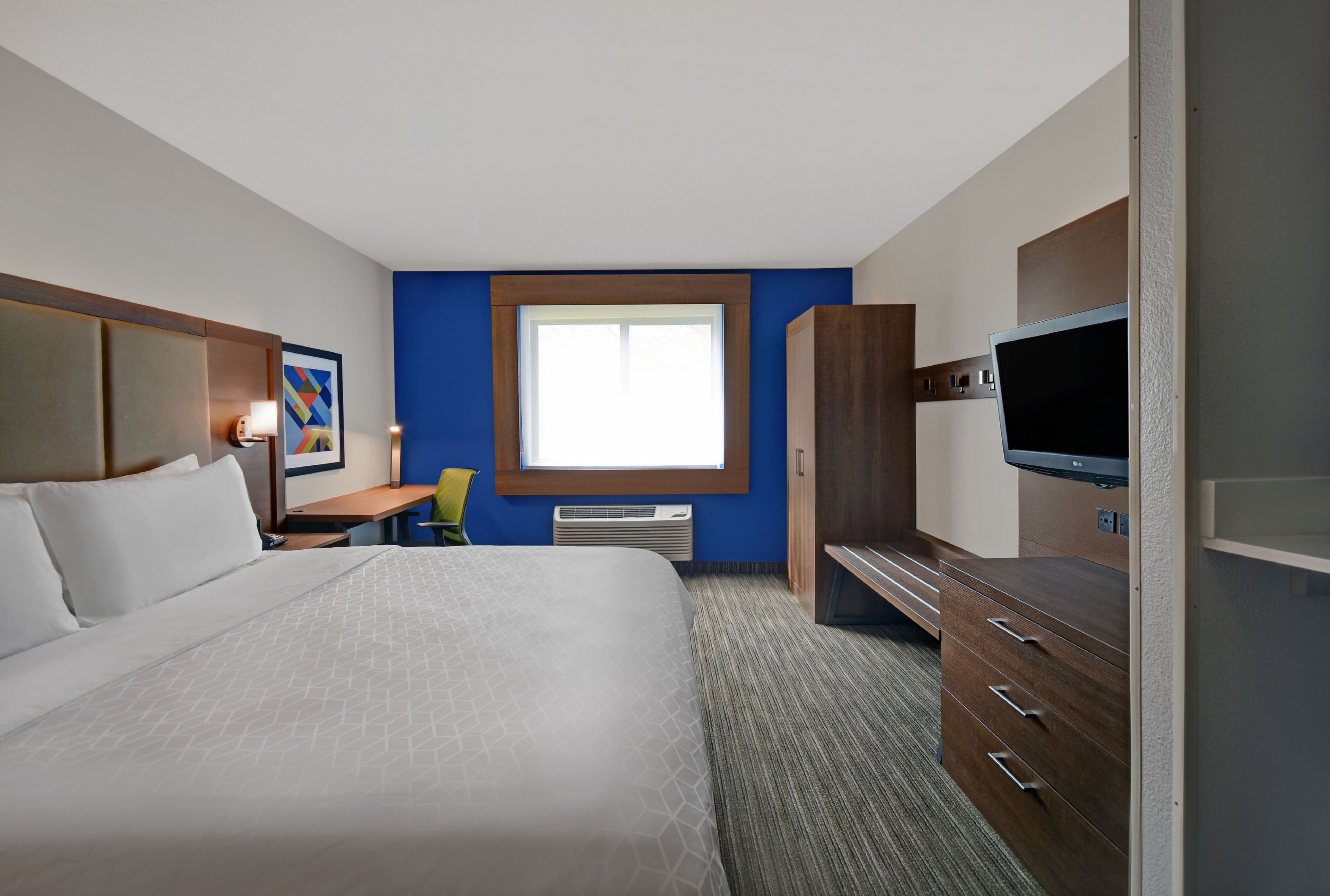 Holiday Inn Express Marshall — 6