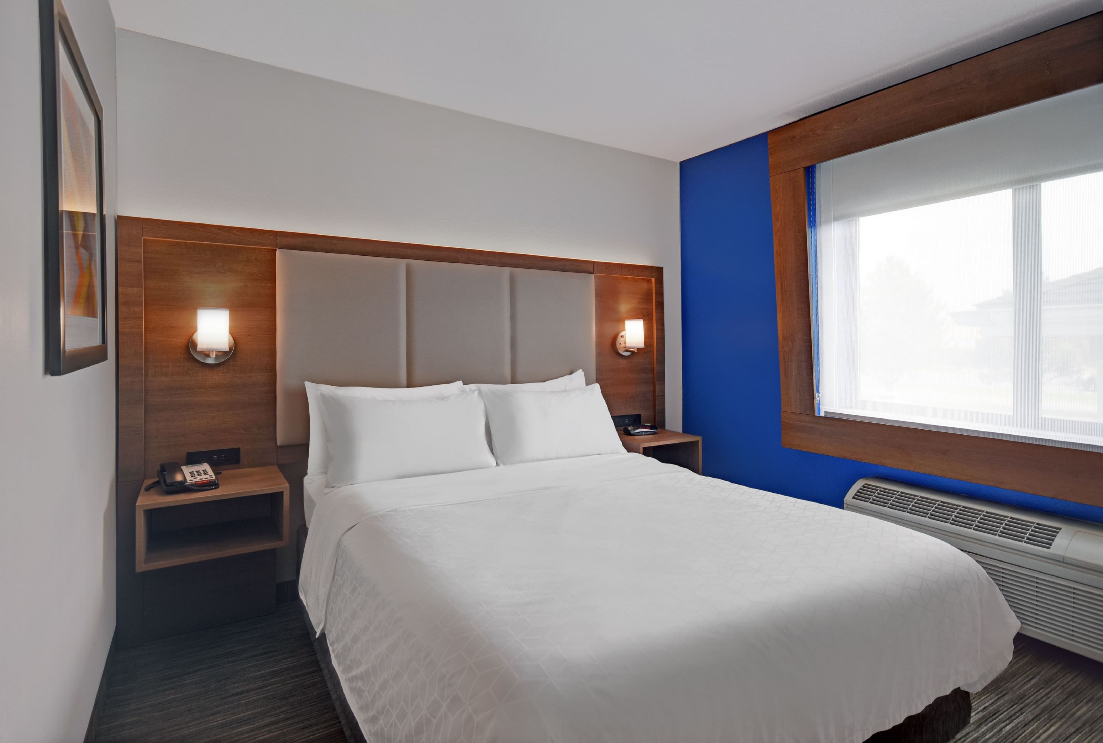 Holiday Inn Express Marshall — 9