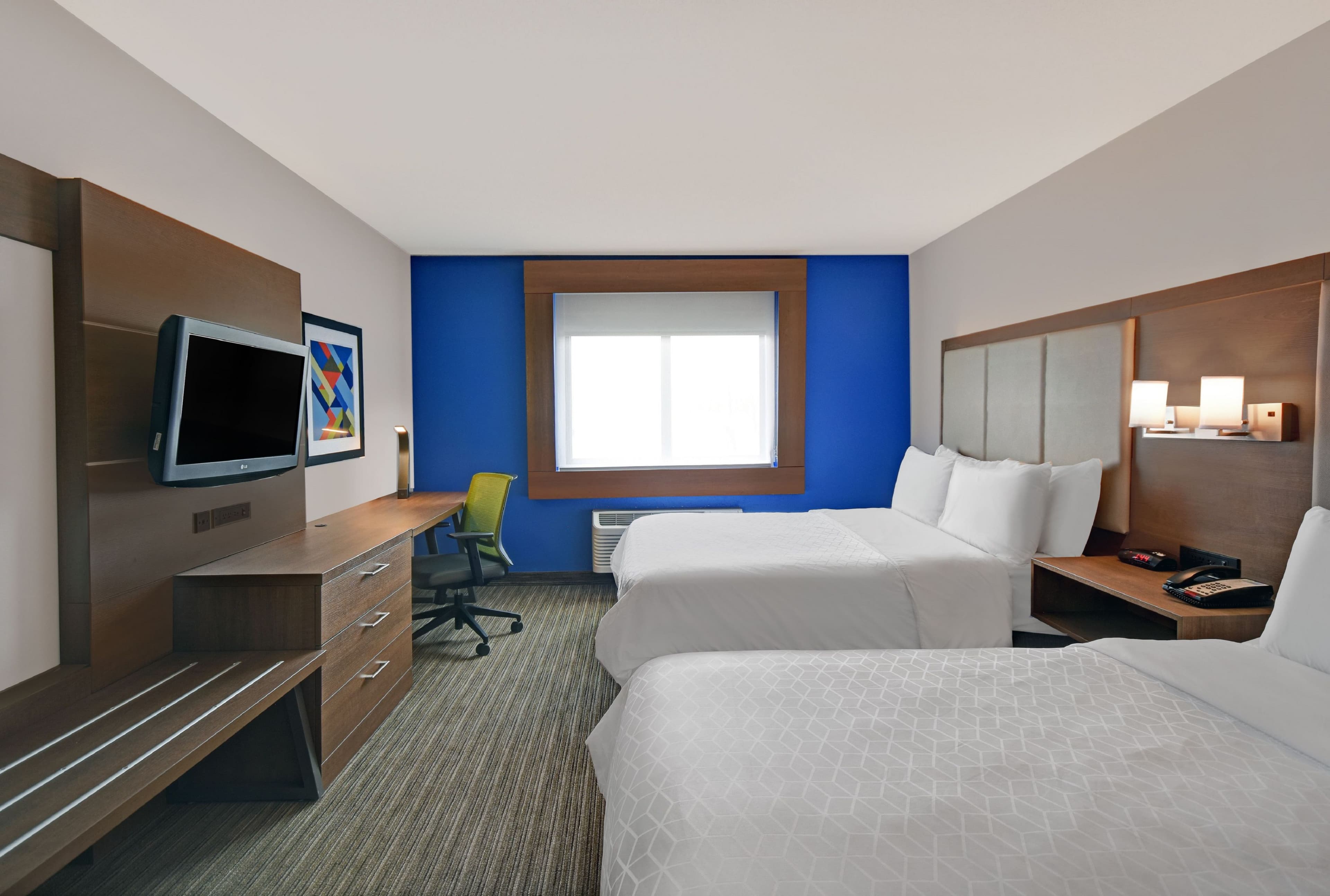Holiday Inn Express Marshall — 11