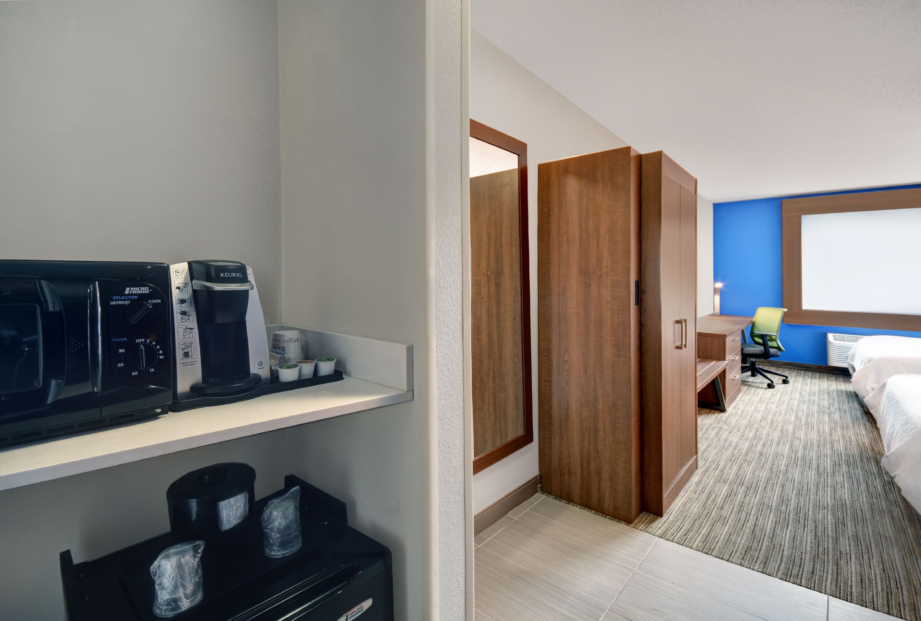 Holiday Inn Express Marshall — 7