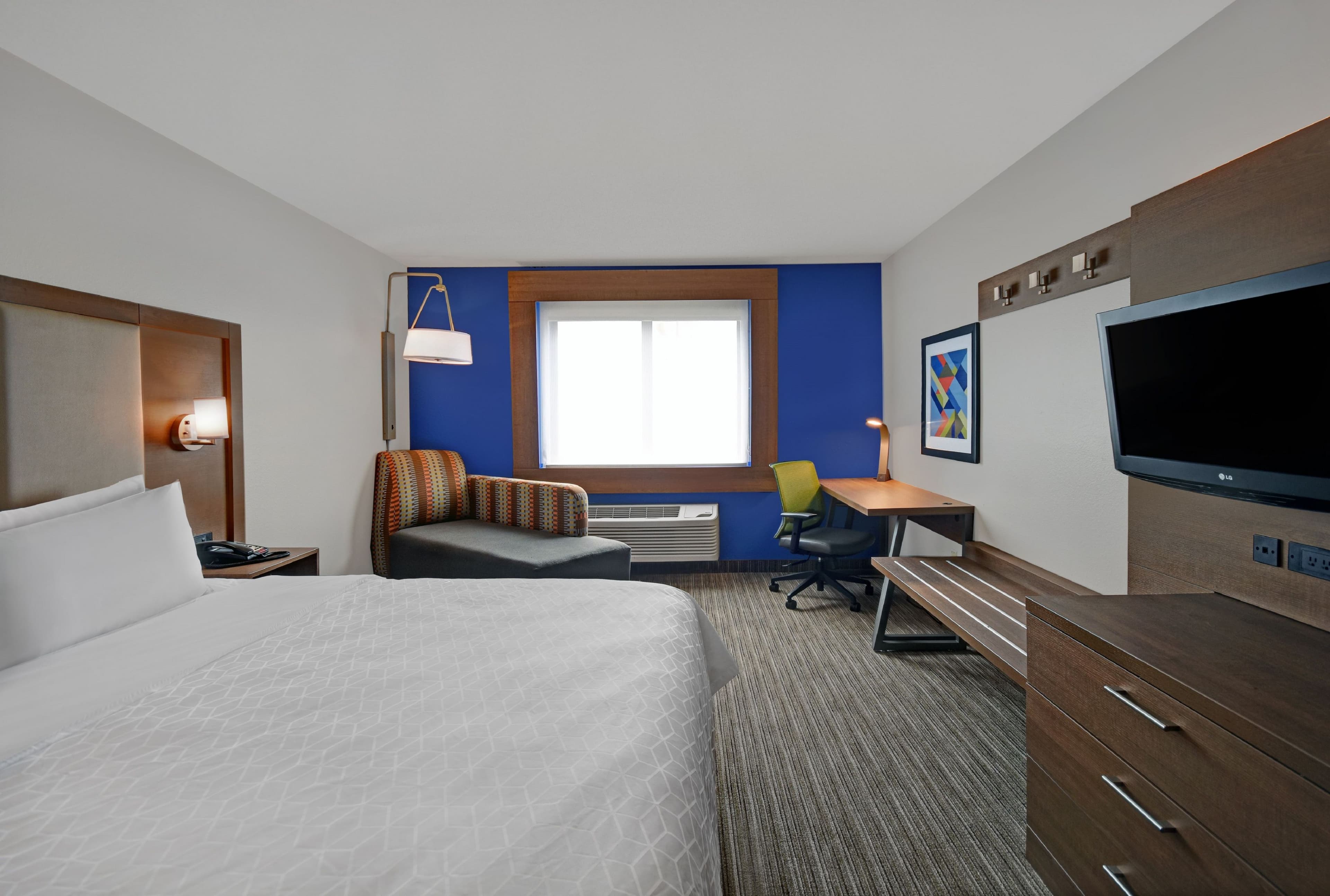 Holiday Inn Express Marshall - Image 4