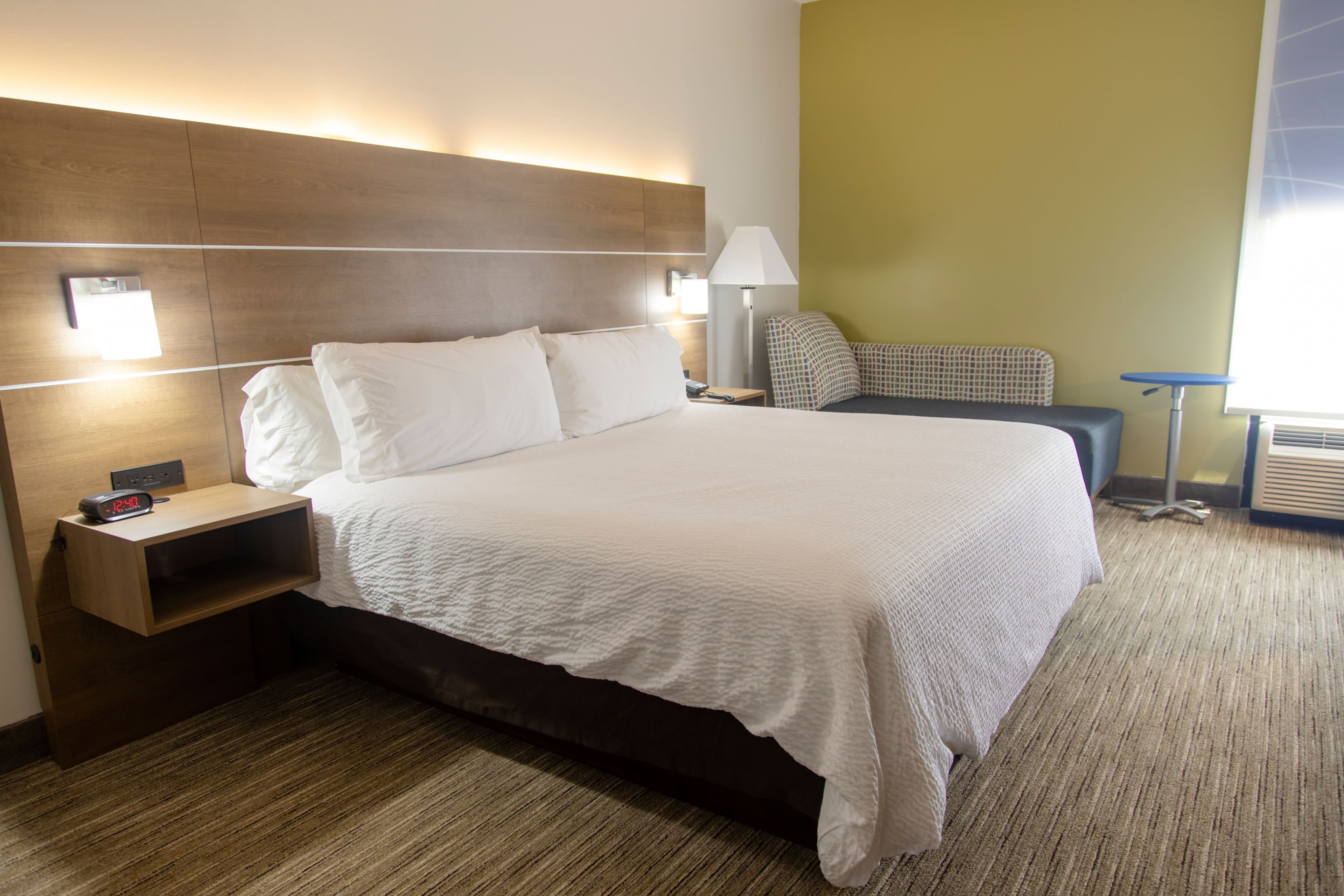 Holiday Inn Express Marshfield (Springfield Area) — 3