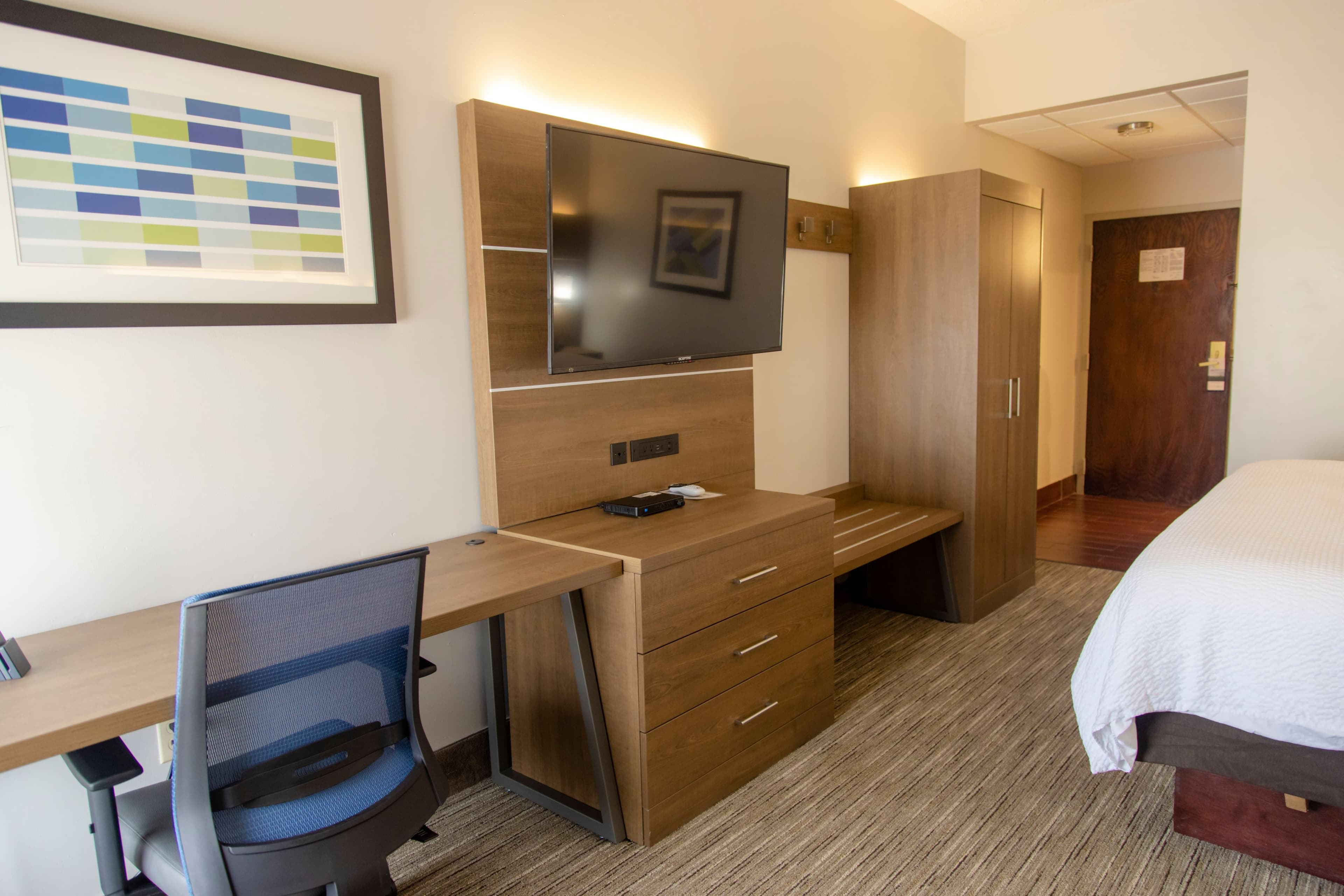 Holiday Inn Express Marshfield (Springfield Area) — 4
