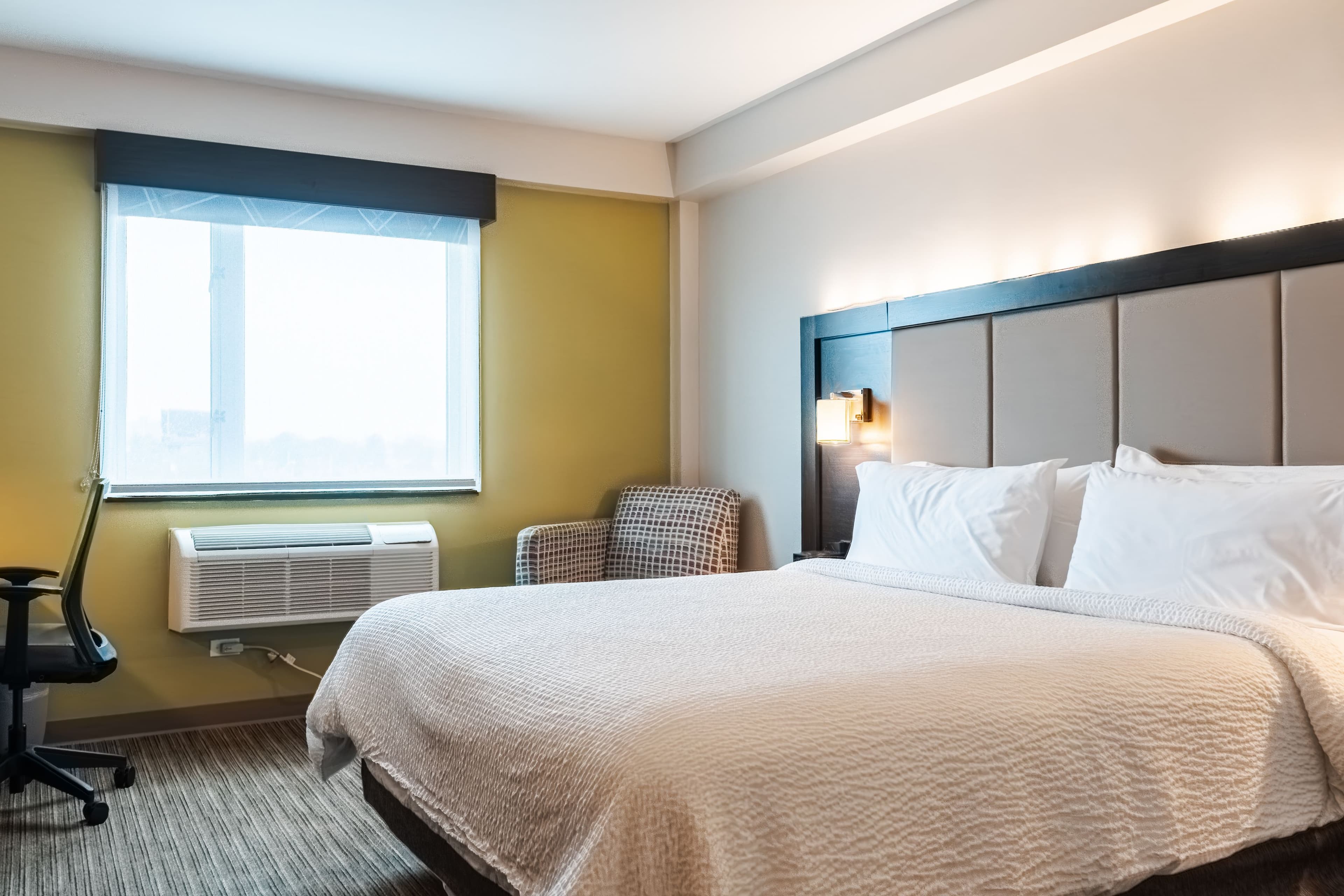 Holiday Inn Express Queens - Maspeth - Image 3