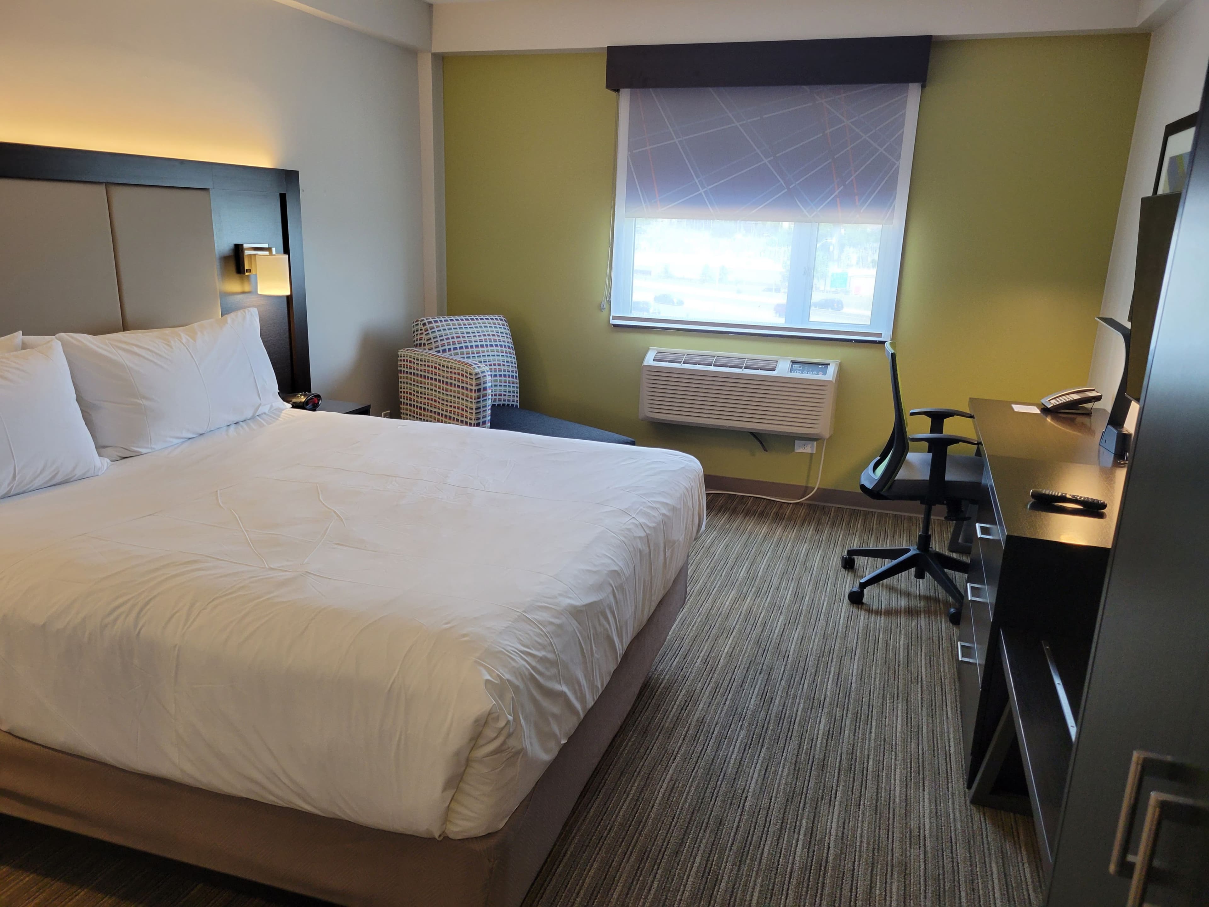 Holiday Inn Express Queens - Maspeth - Image 2