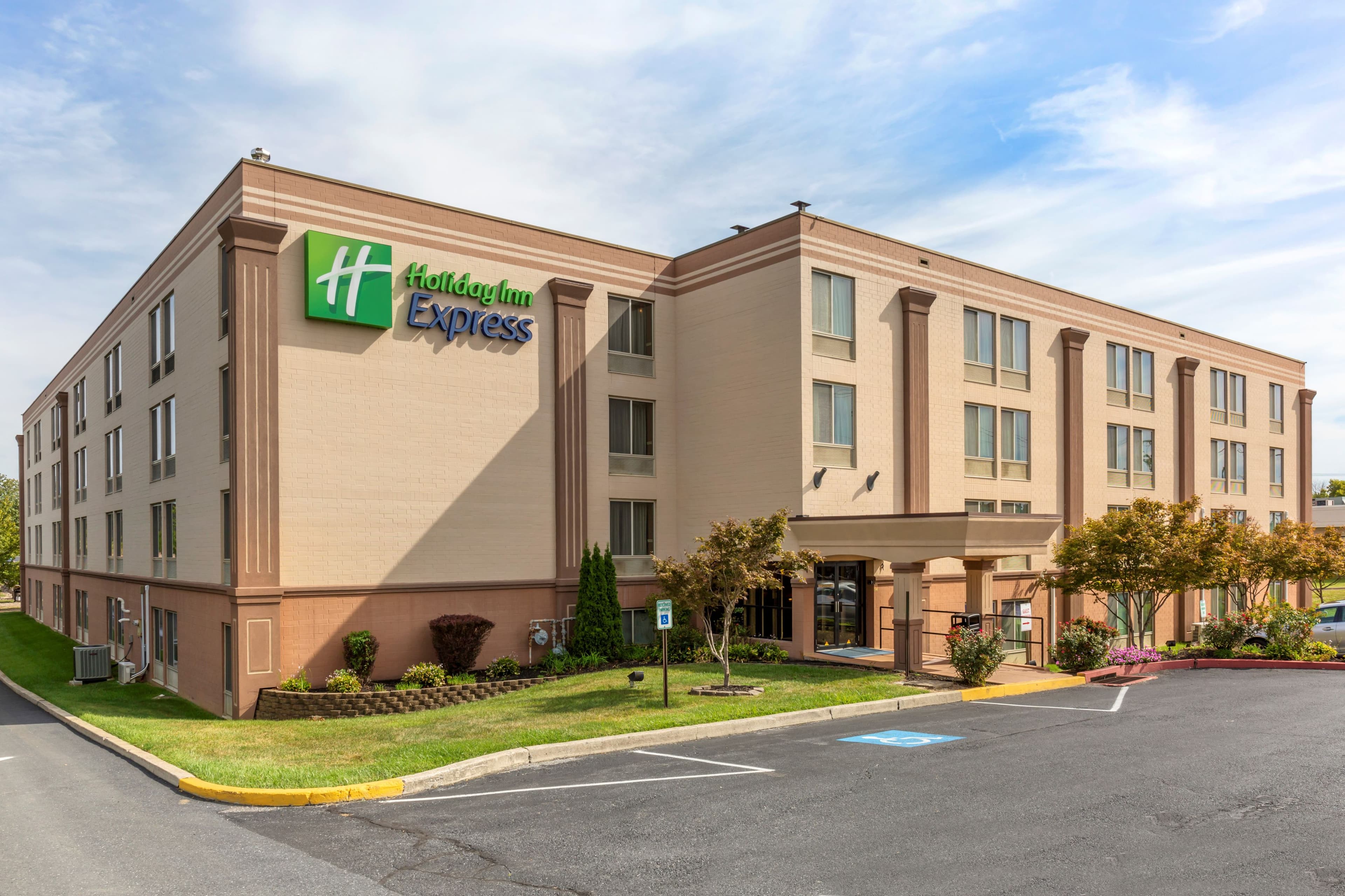 Holiday Inn Express Harrisburg SW - Mechanicsburg - Image 1