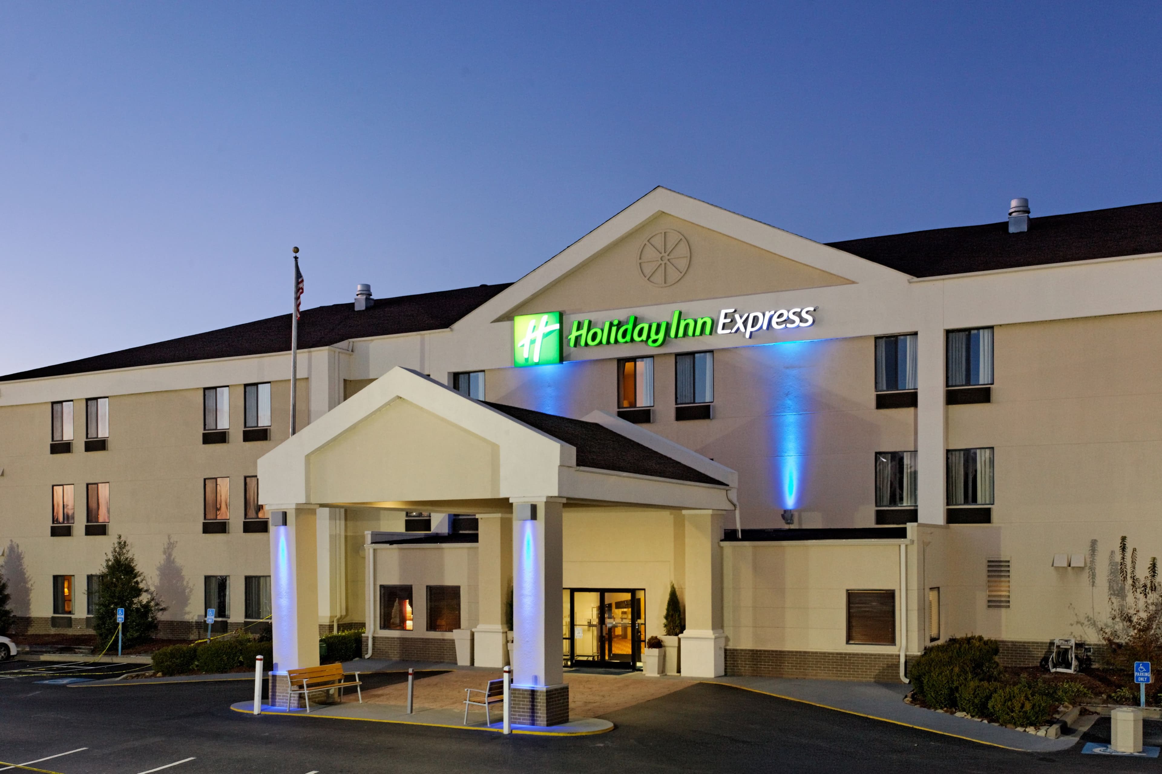 Holiday Inn Express Metropolis - Image 1