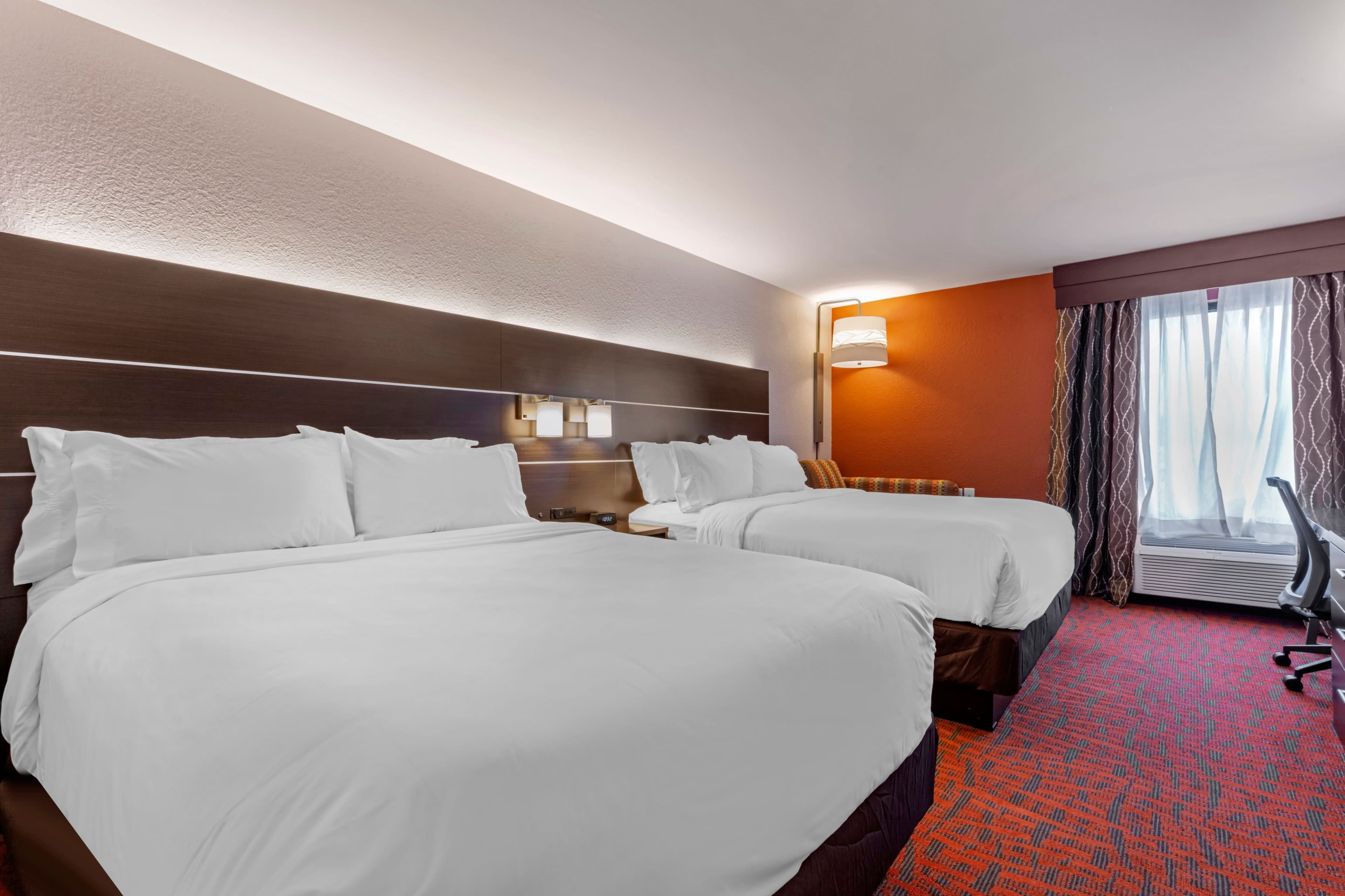 Holiday Inn Express Metropolis — 13