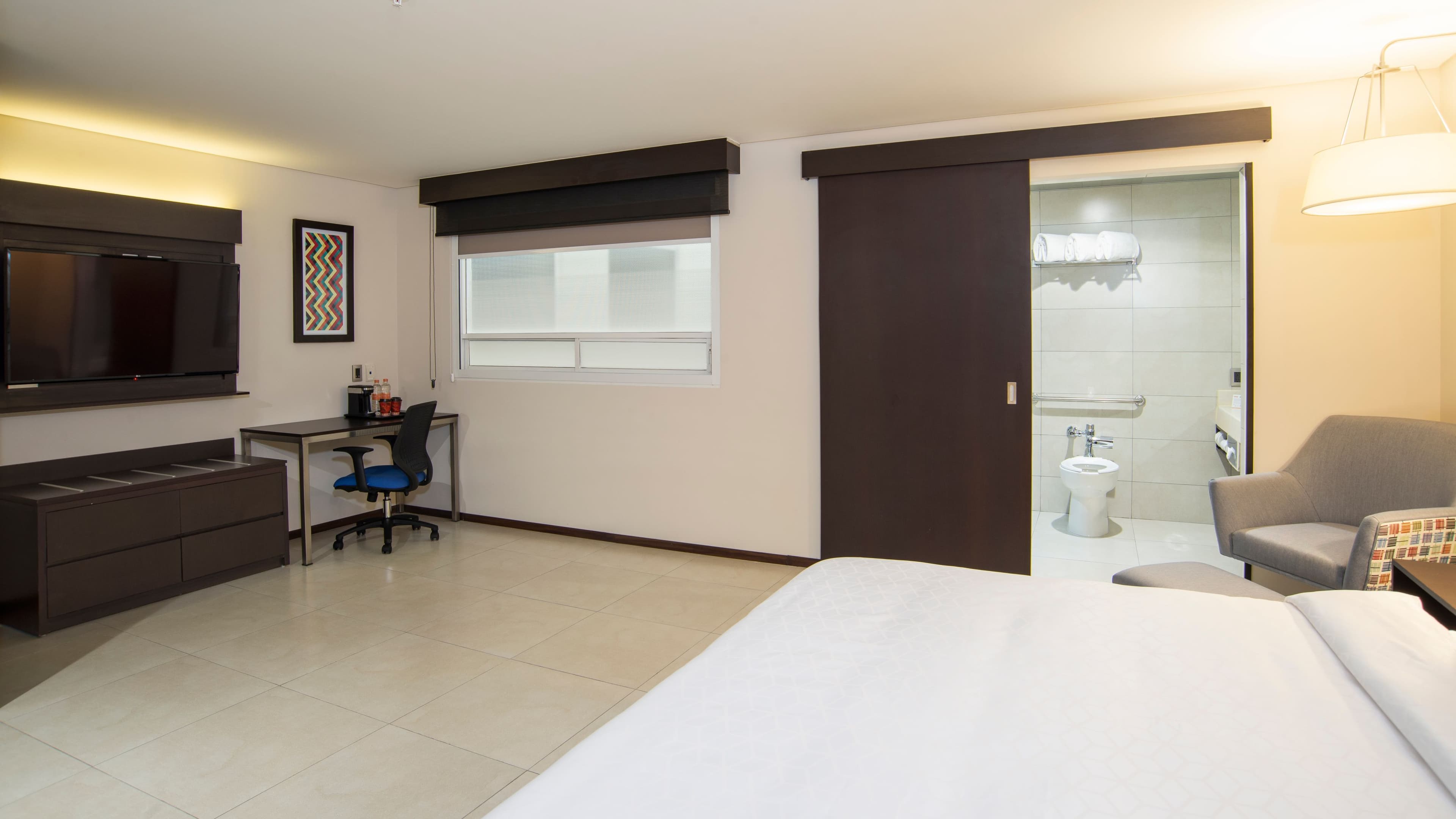 Holiday Inn Express Mexico Basilica — 6