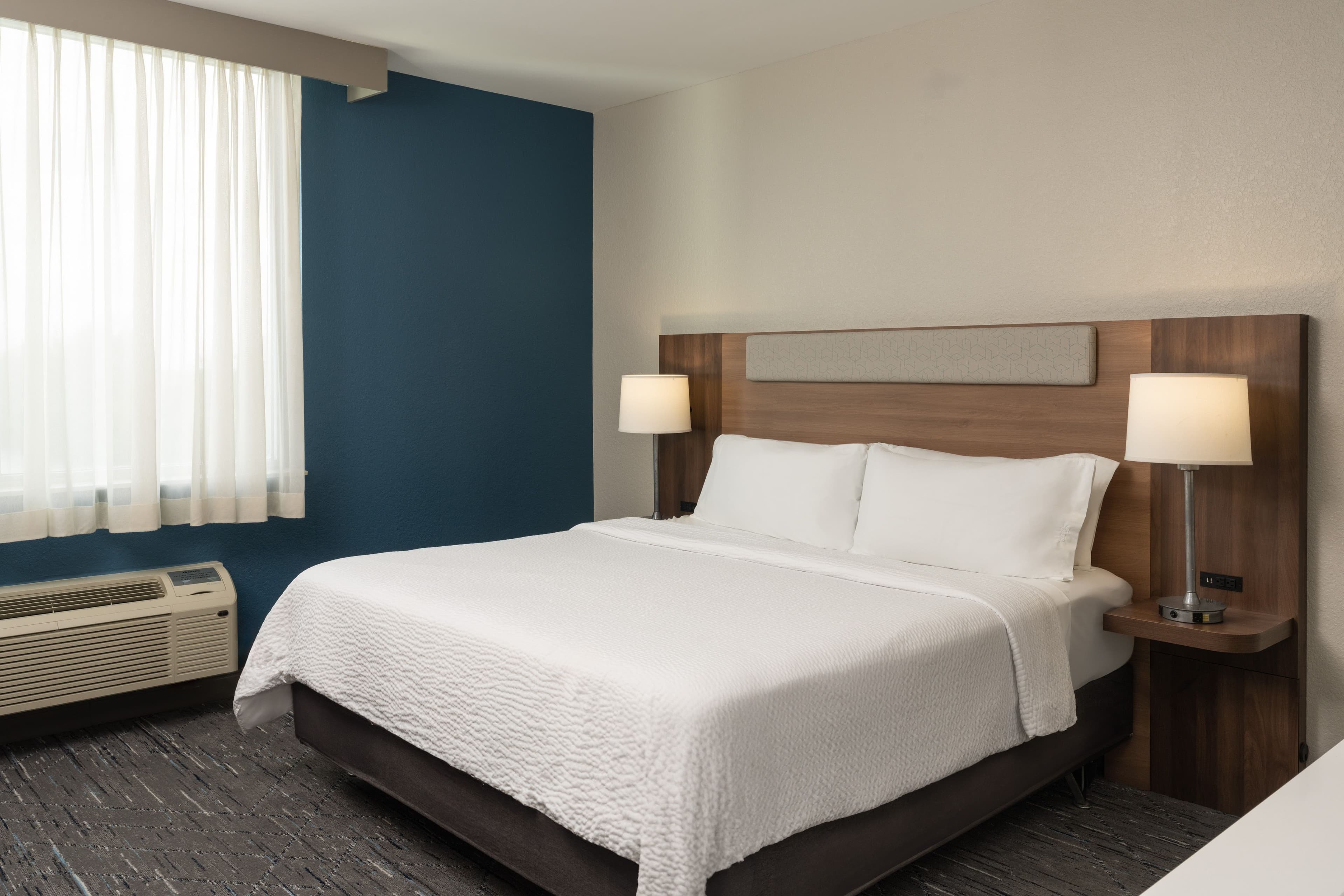 Holiday Inn Express Miami Airport-Blue Lagoon Area - Image 2