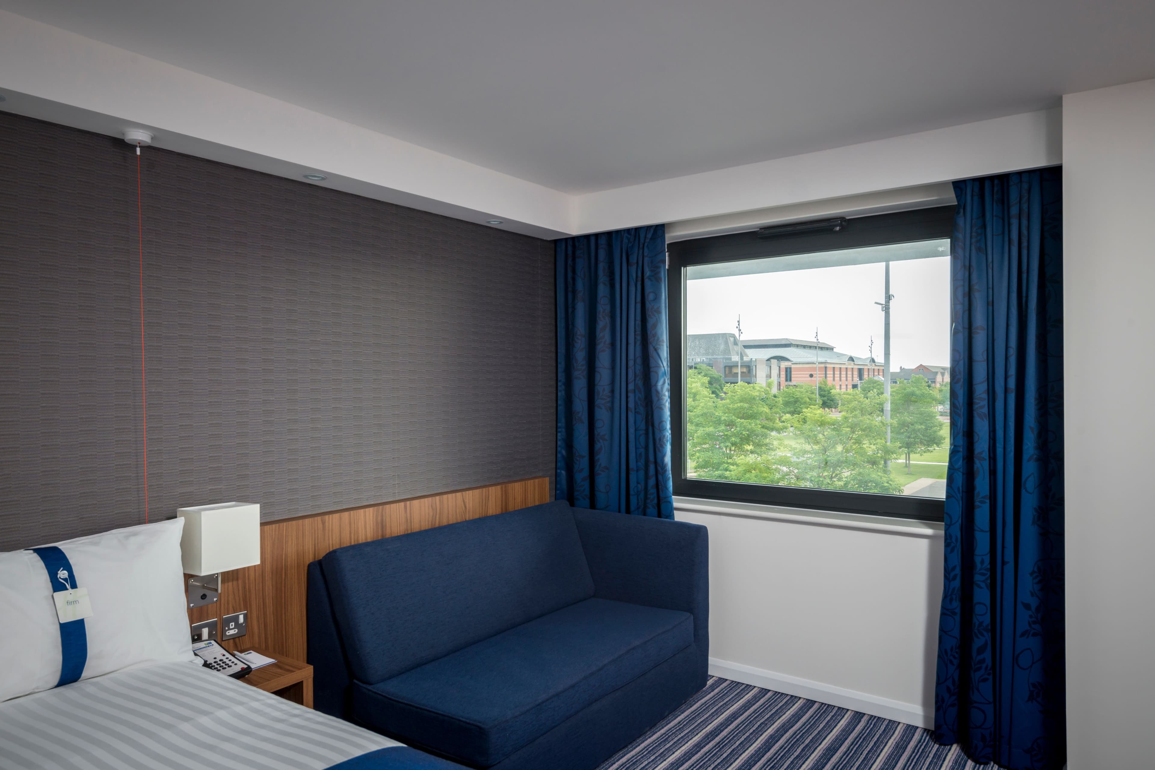 Holiday Inn Express Middlesbrough - Centre Square - Image 3