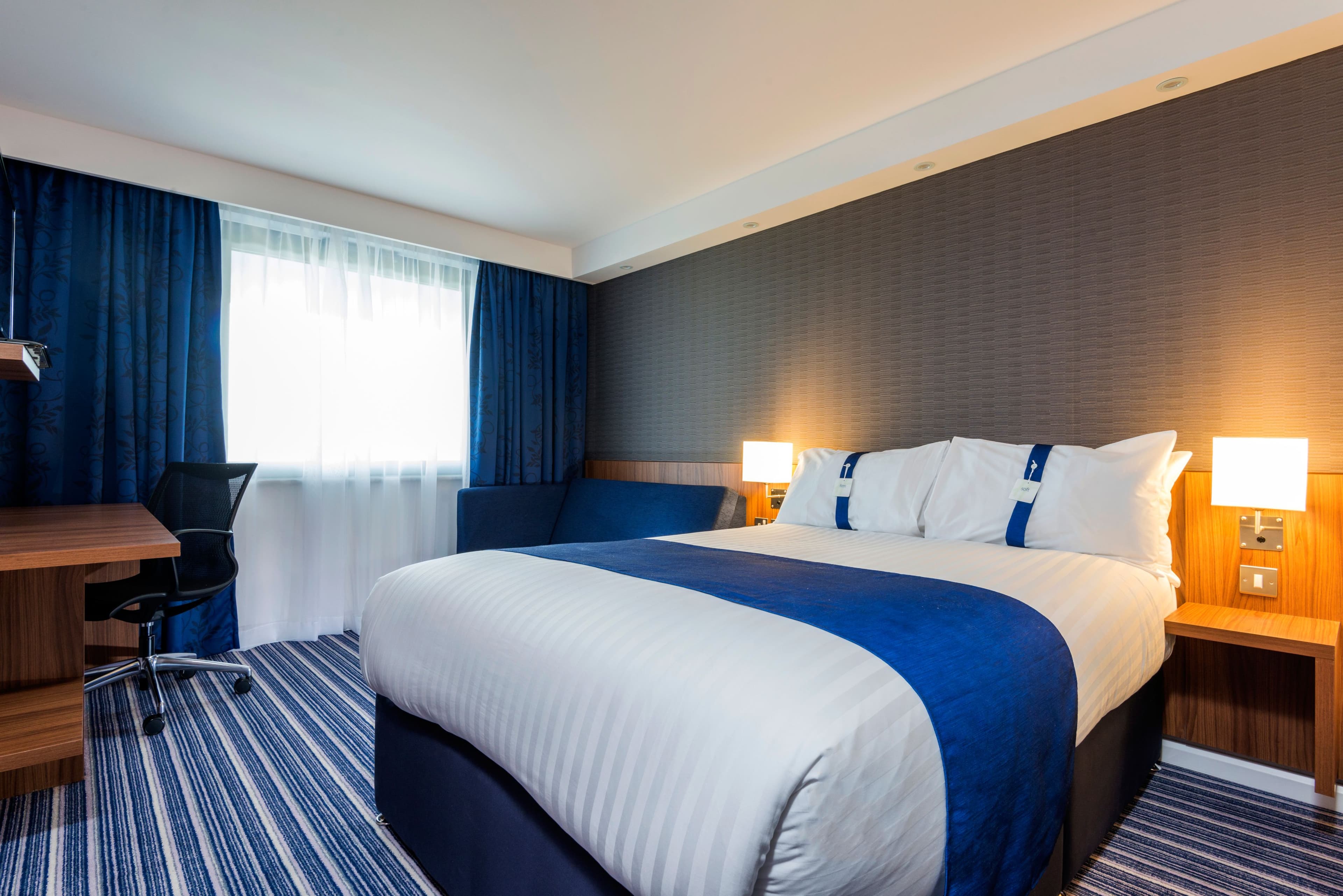Holiday Inn Express Middlesbrough - Centre Square - Image 2