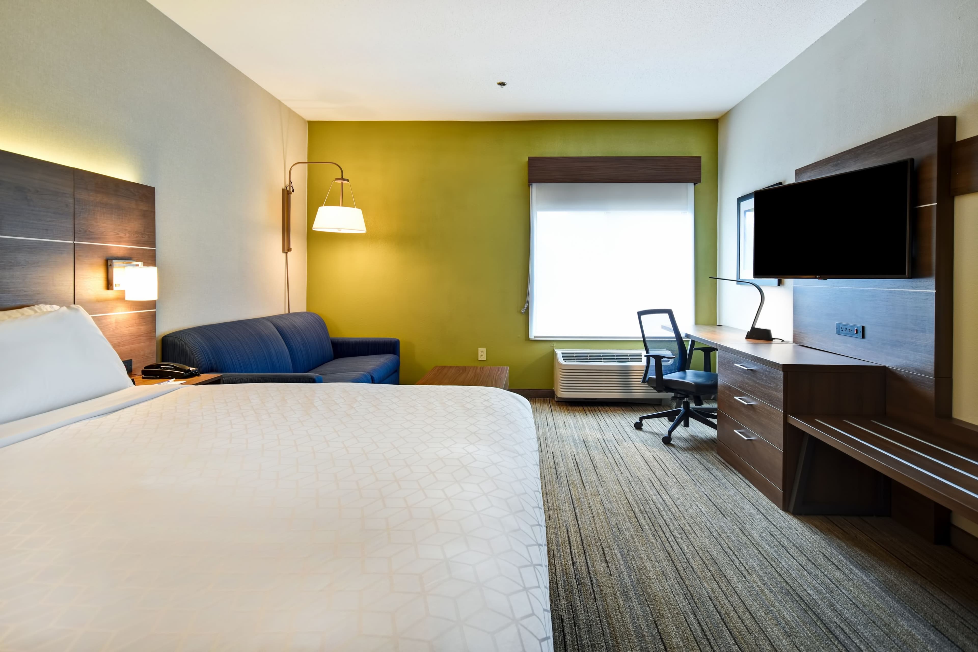 Holiday Inn Express Newport North - Middletown — 8