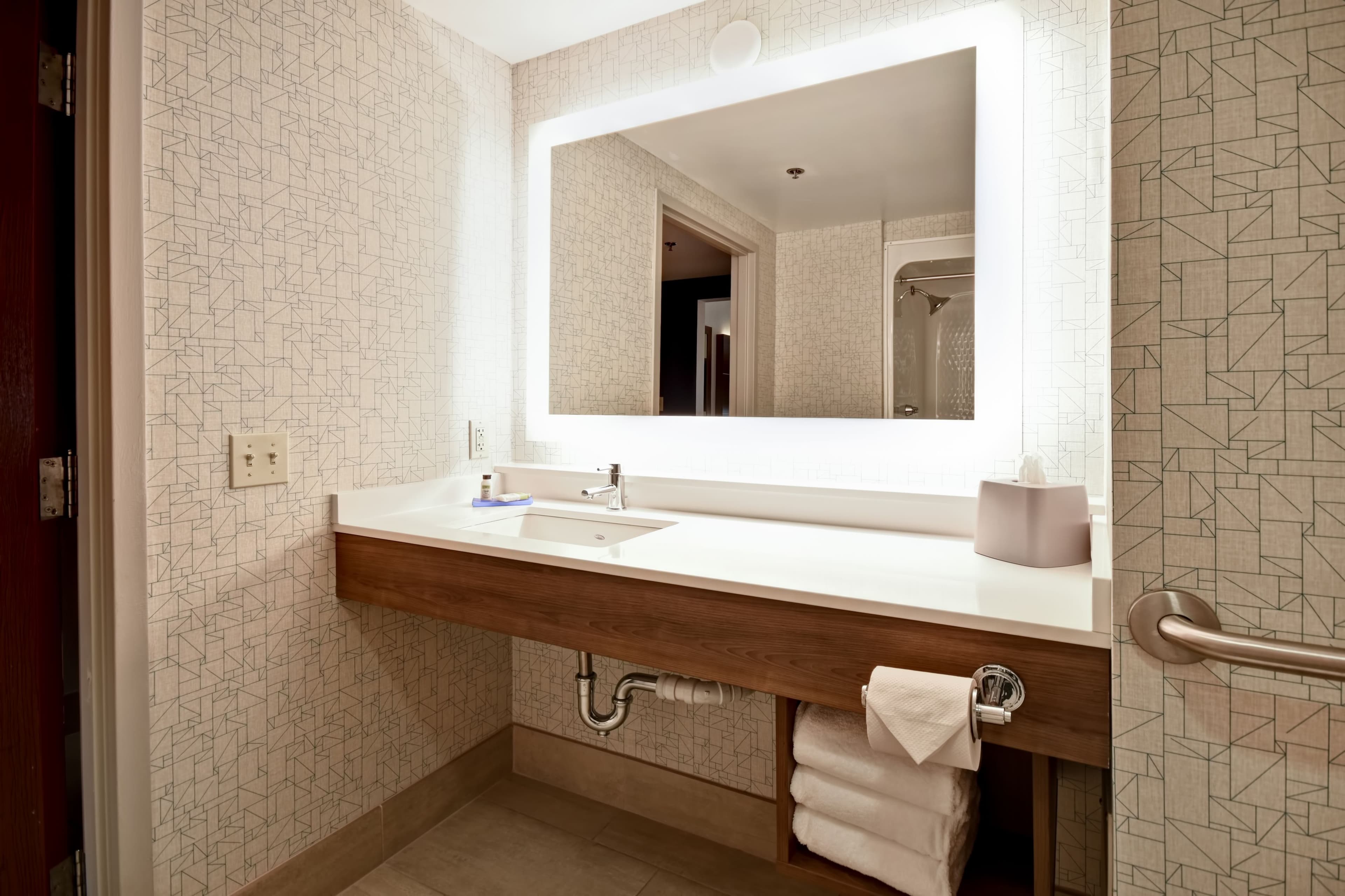 Holiday Inn Express Newport North - Middletown — 17