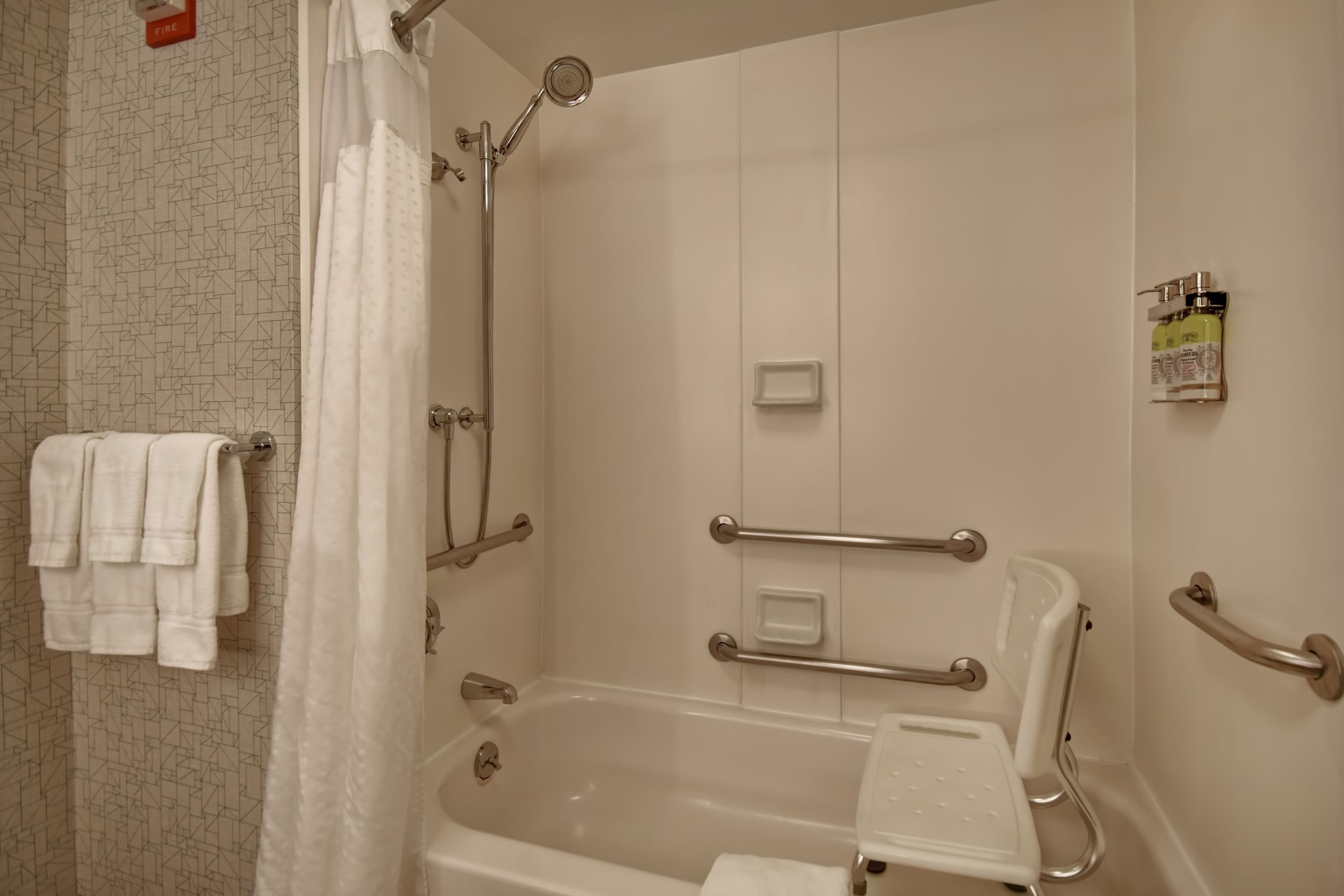 Holiday Inn Express Newport North - Middletown — 12