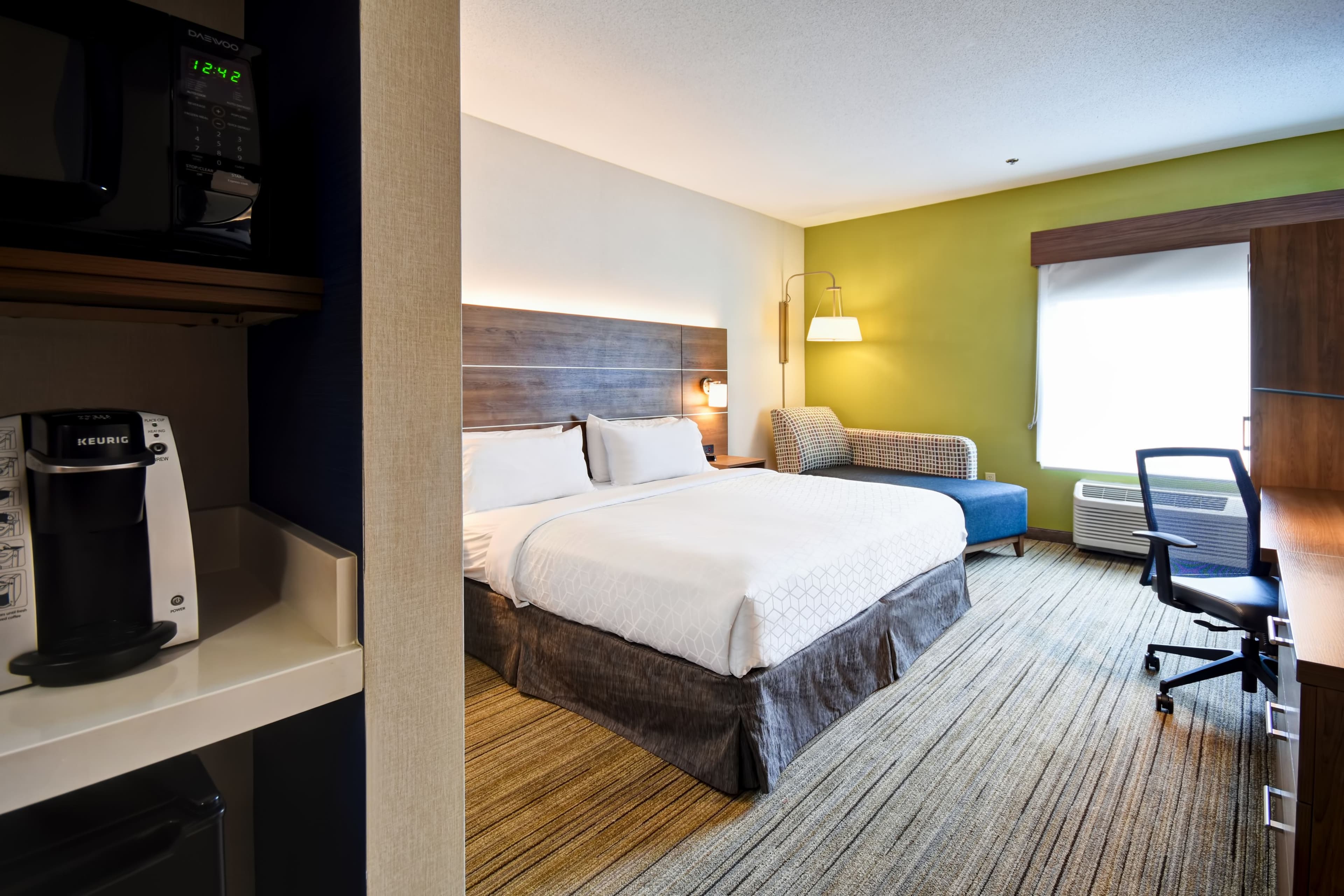 Holiday Inn Express Newport North - Middletown - Image 2