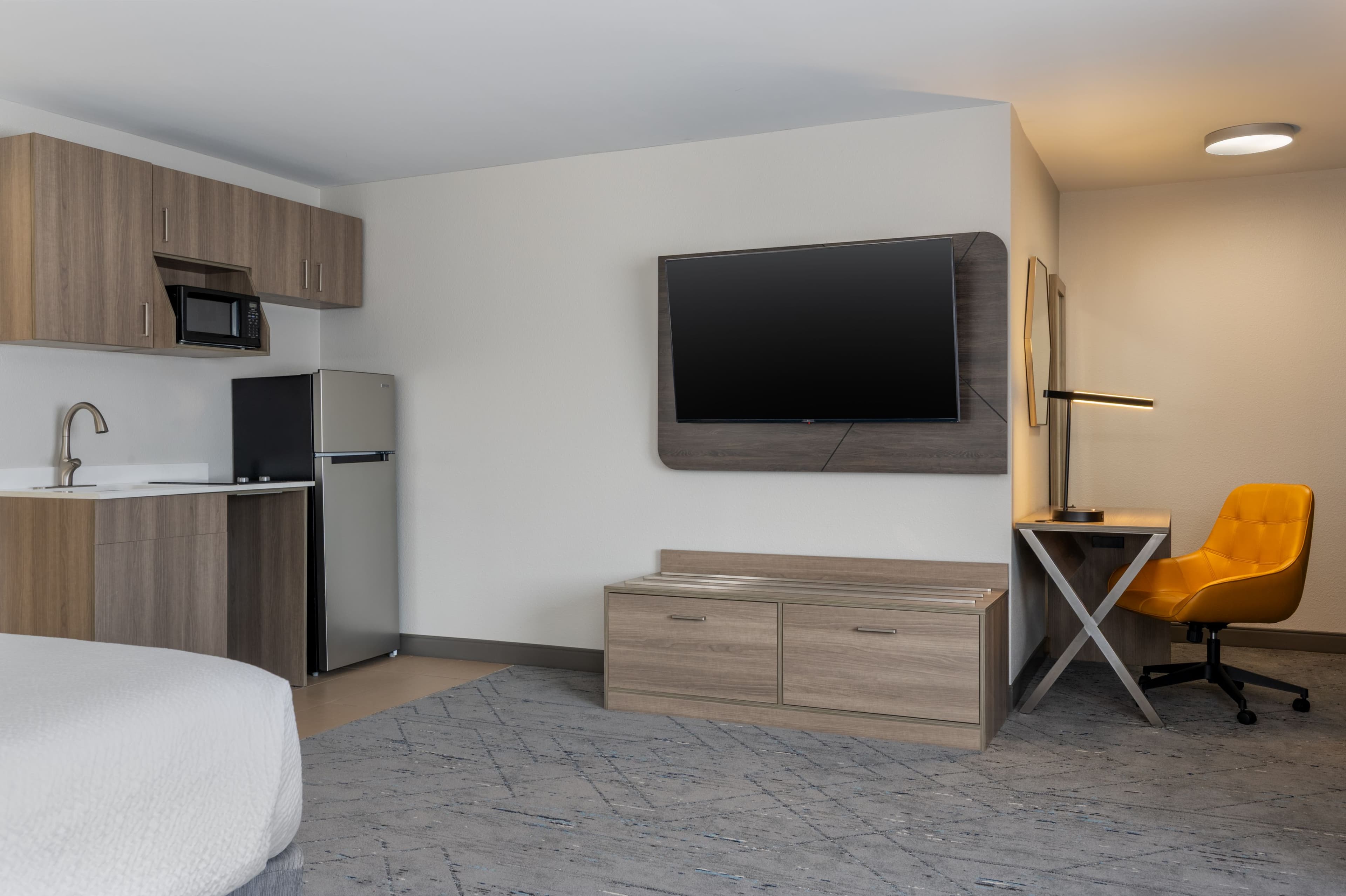 Holiday Inn Express Boston-Milford - Image 5