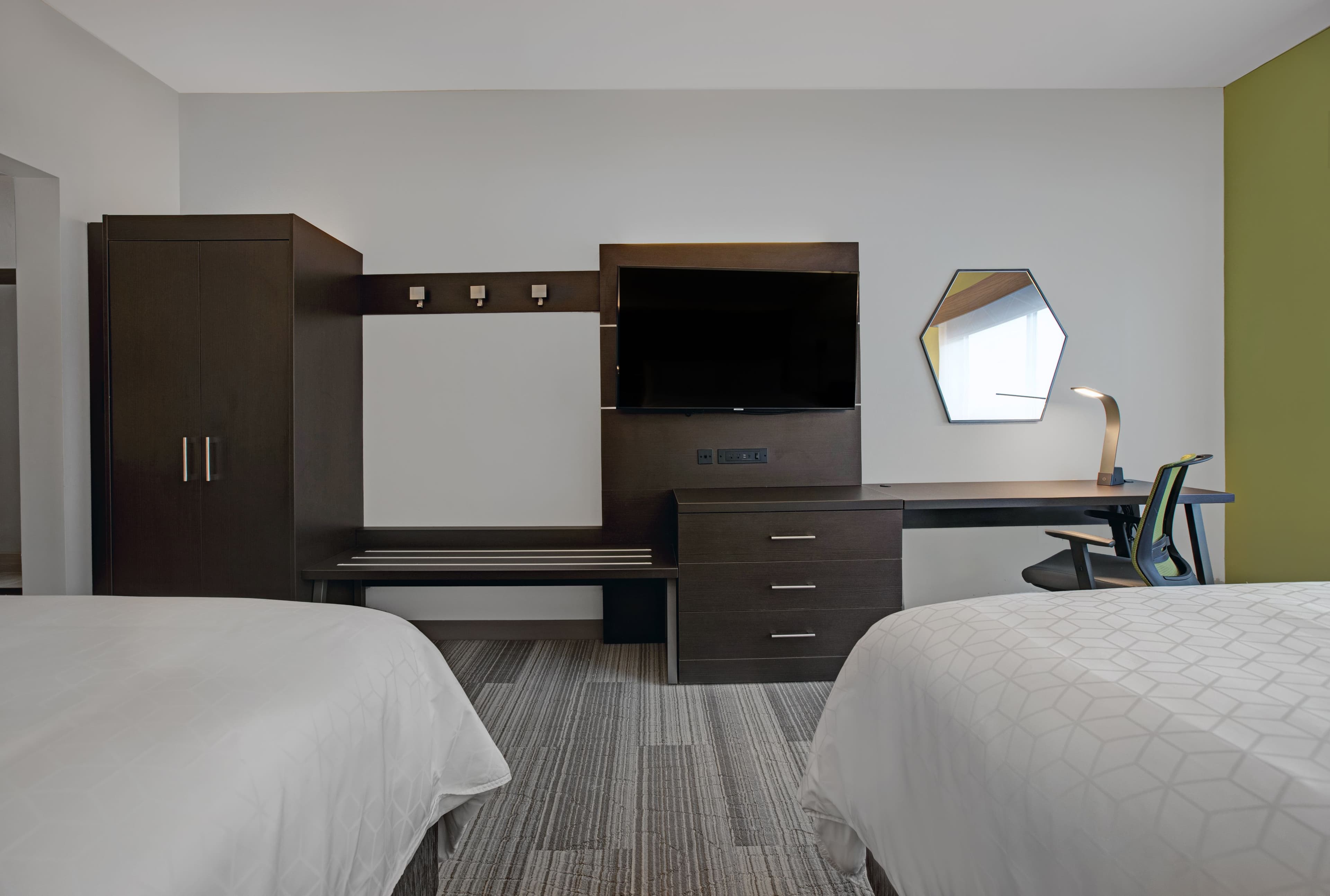 Holiday Inn Express Milwaukee Downtown — 23