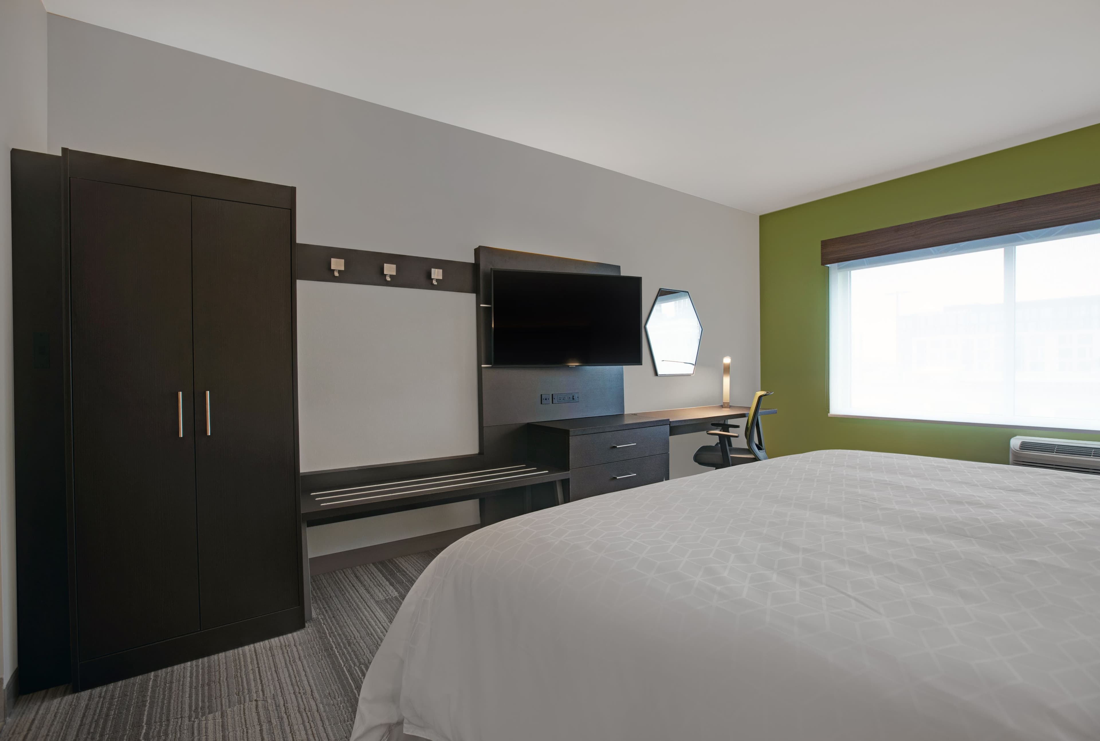 Holiday Inn Express Milwaukee Downtown — 6