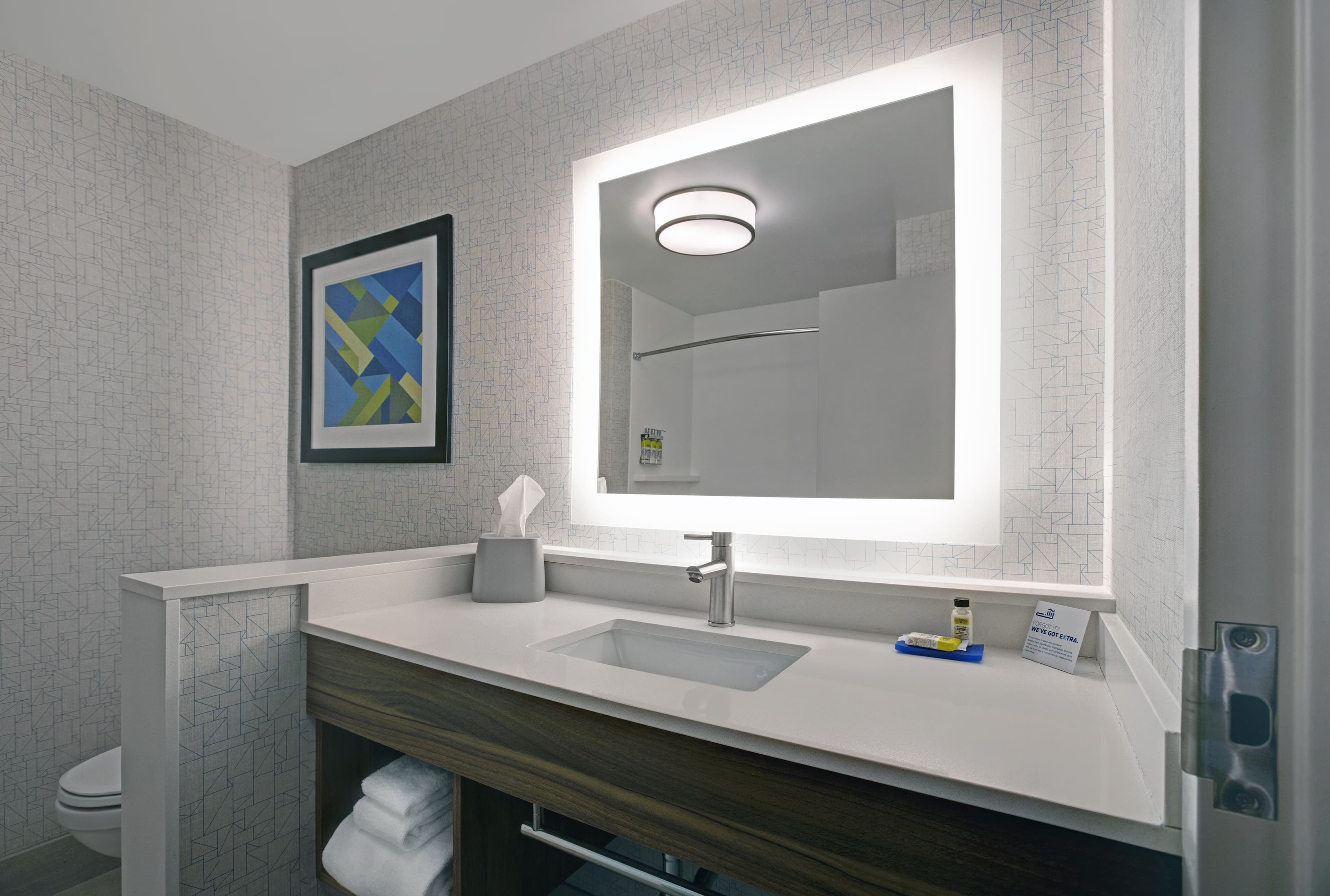 Holiday Inn Express Milwaukee Downtown — 27