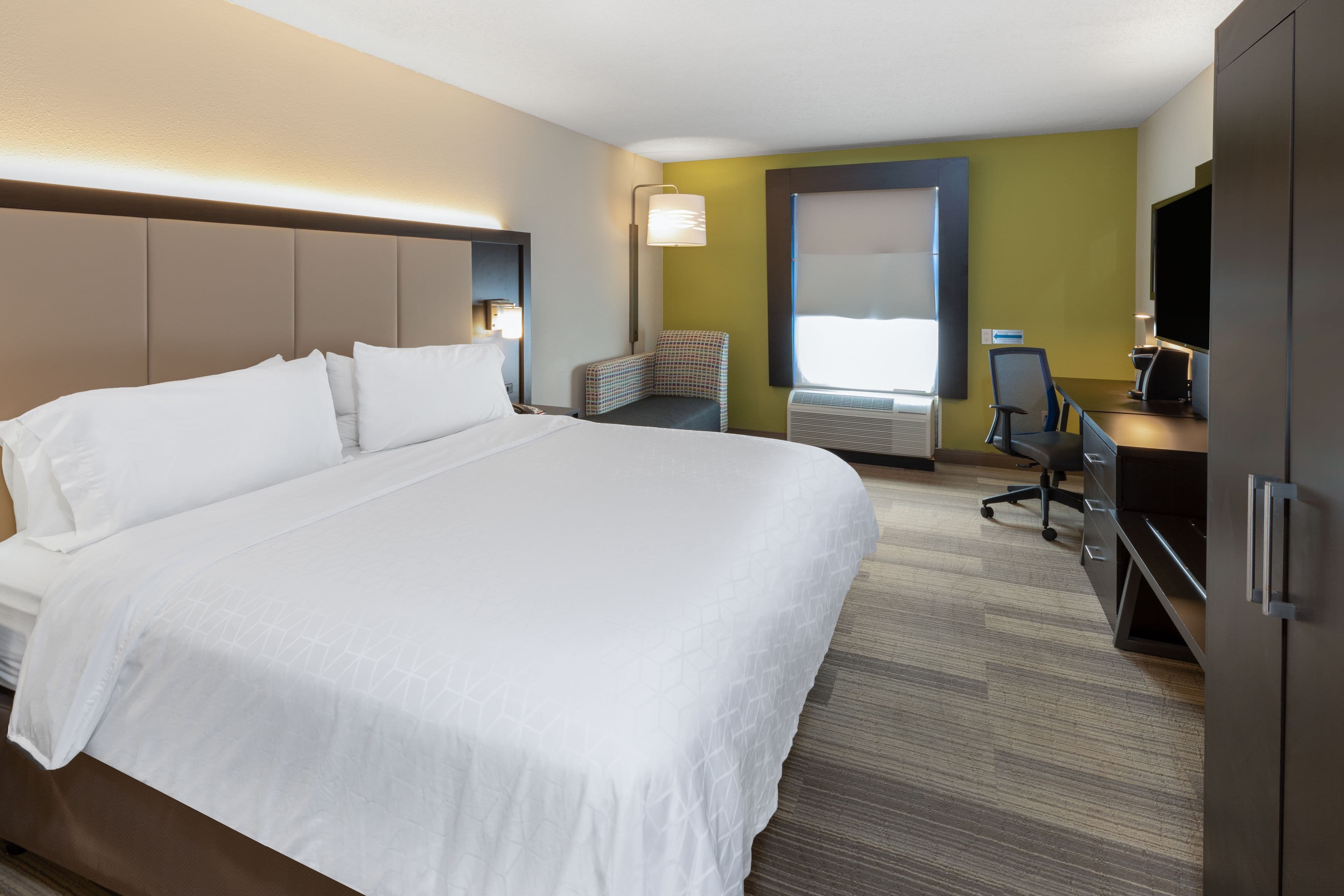 Holiday Inn Express Minden - Image 4