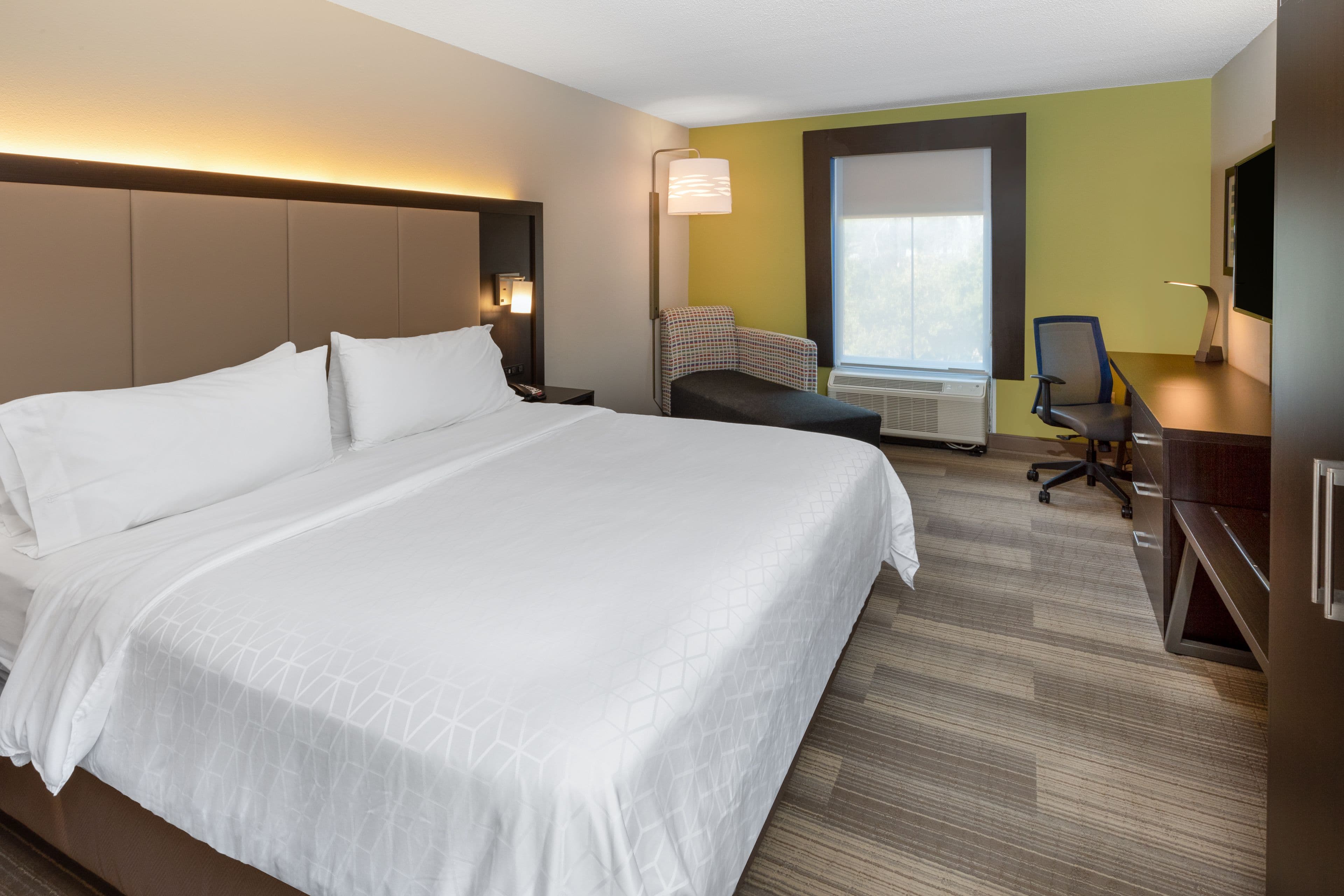 Holiday Inn Express Minden - Image 3