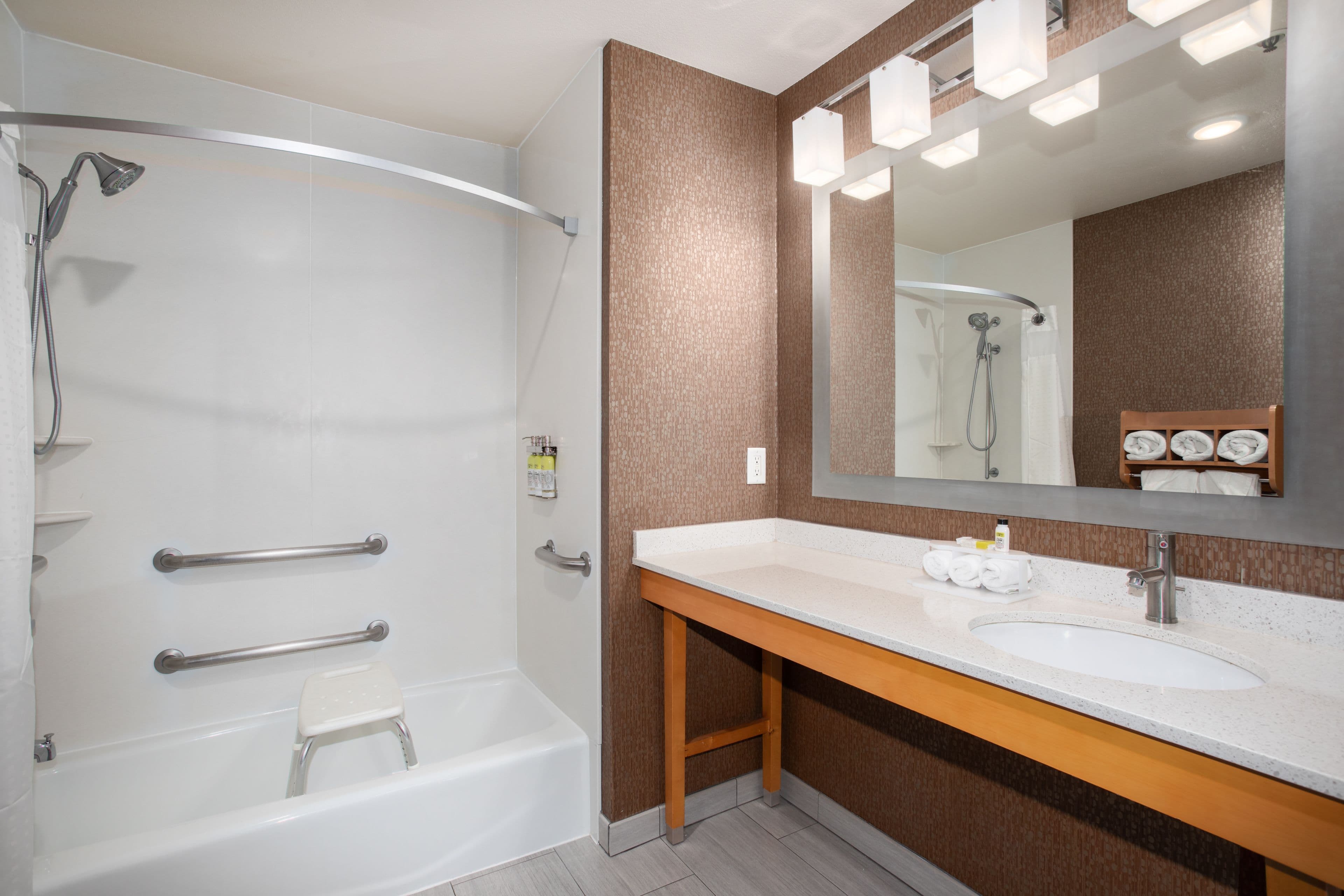 Holiday Inn Express Monterey-Cannery Row — 10