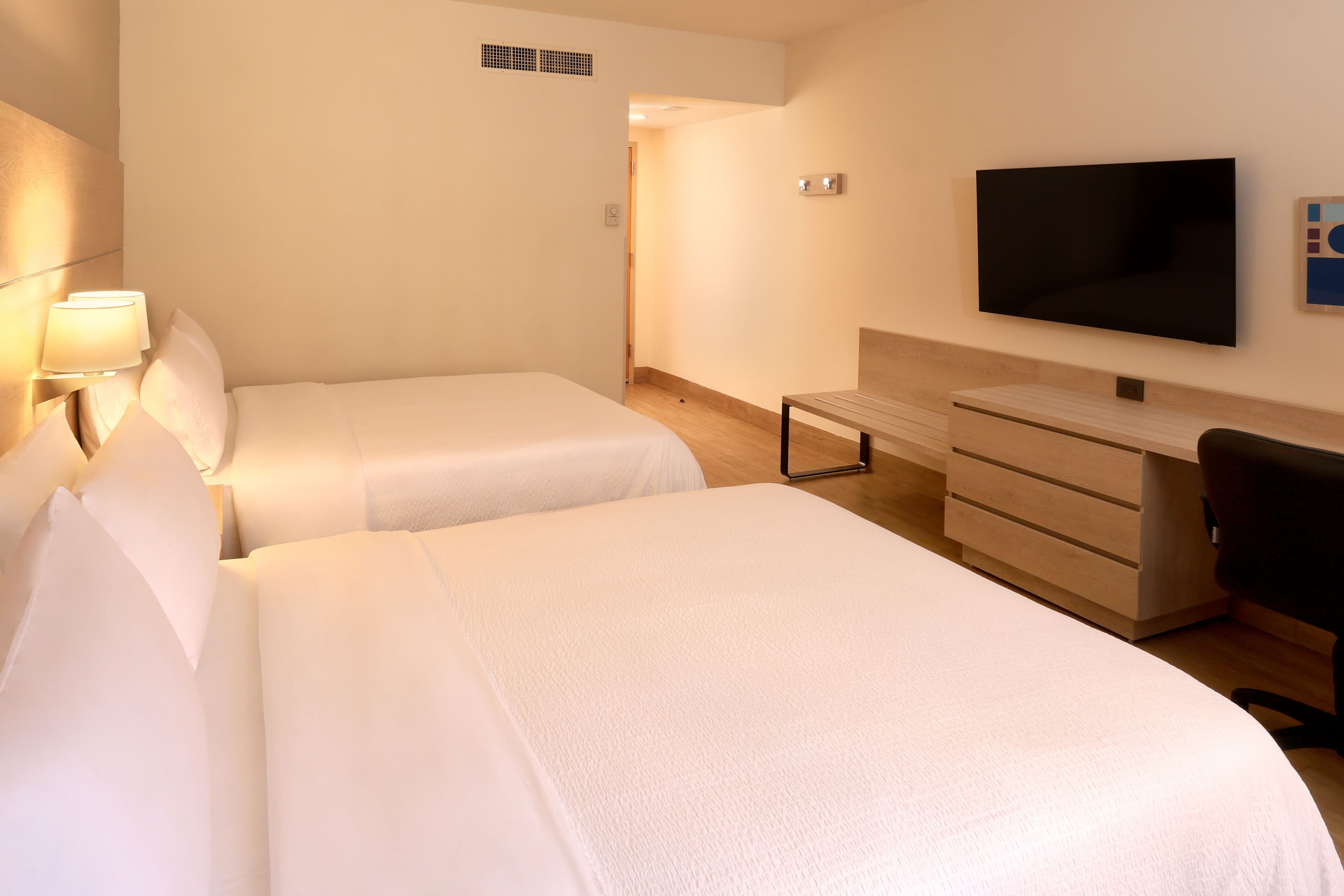 Holiday Inn Express Monterrey Galerias-Sn Jeronimo — 44