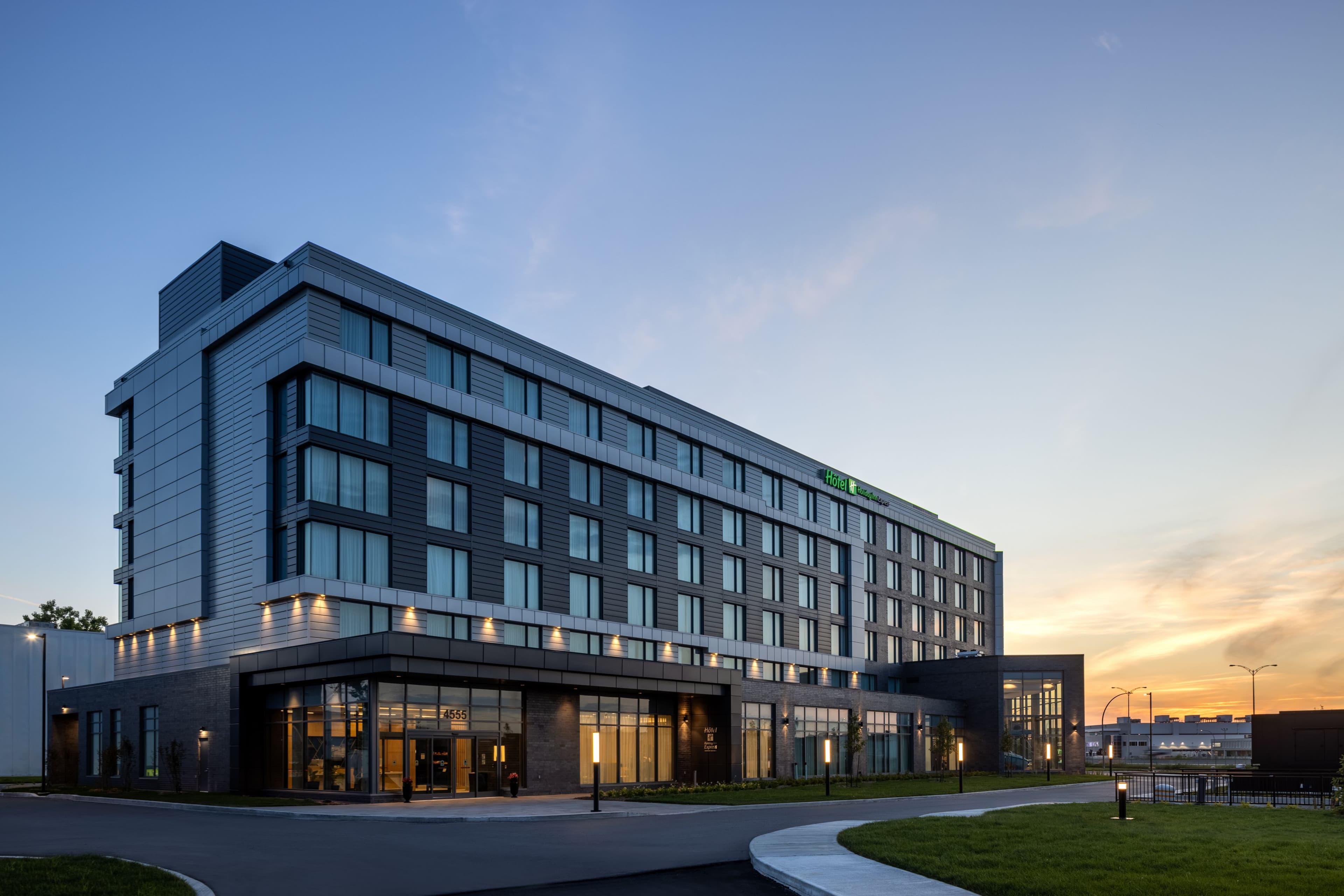 Holiday Inn Express Montreal Airport - St-Laurent - Image 1