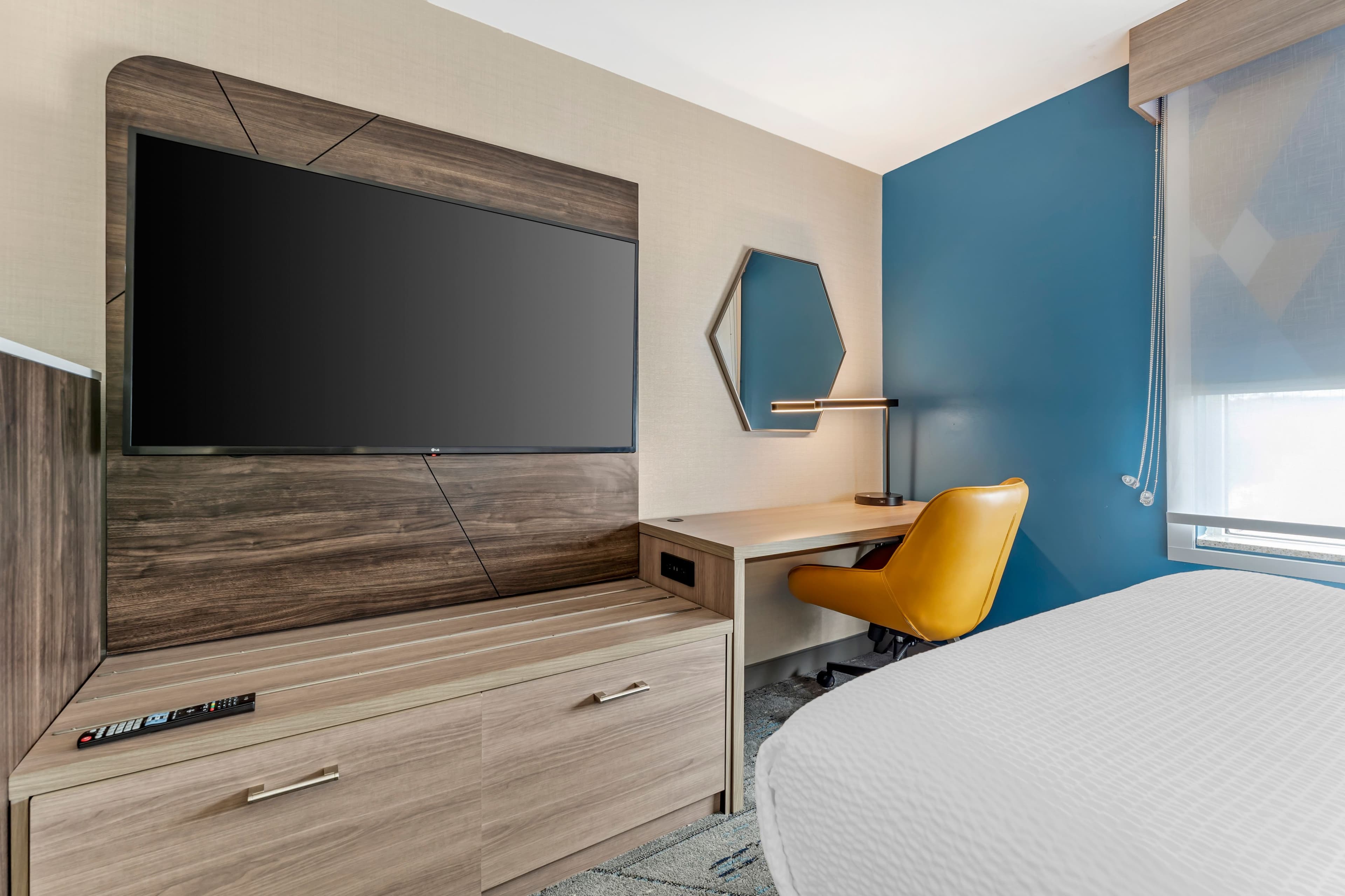 Holiday Inn Express Pittsburgh E - Waterfront Dr — 9
