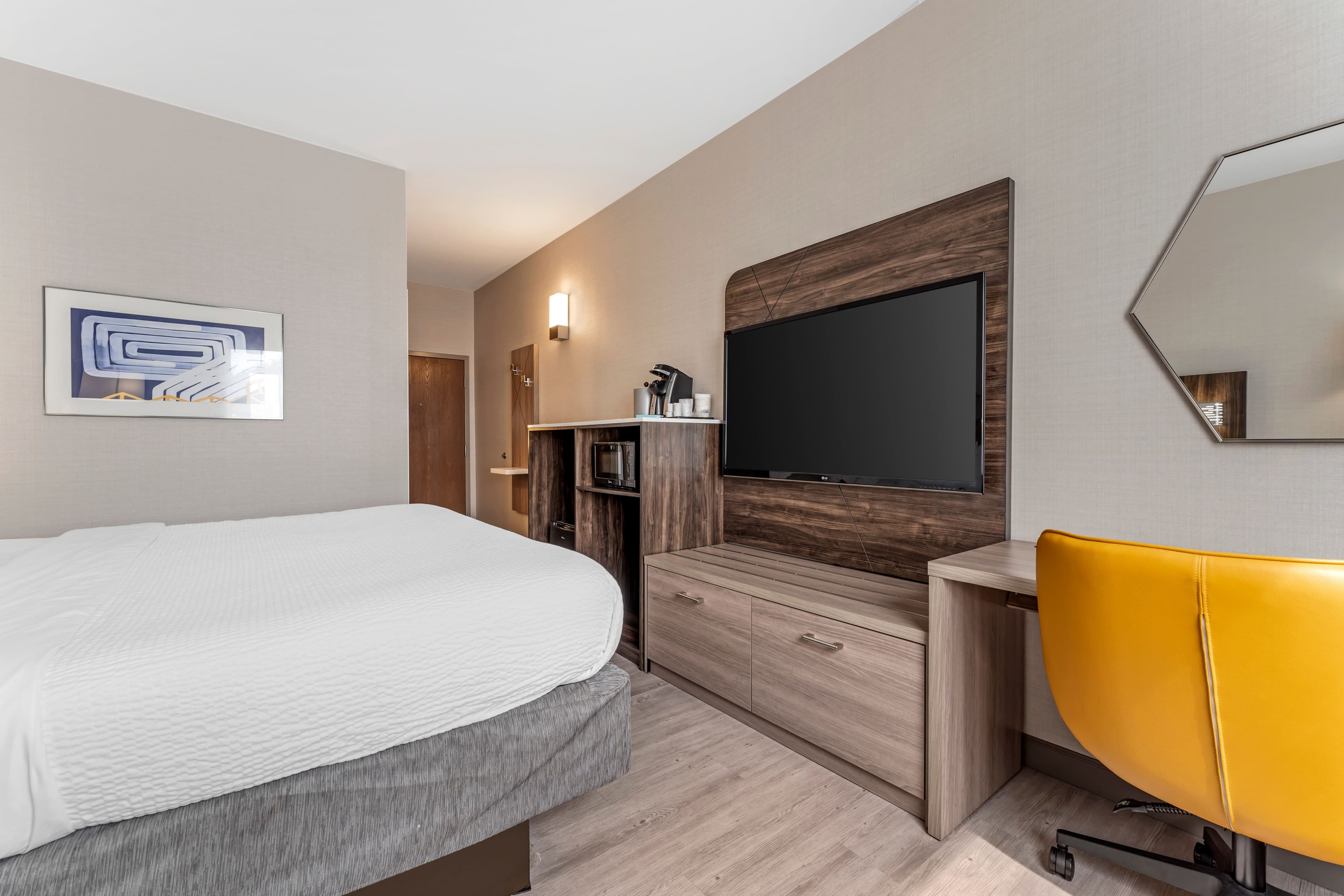 Holiday Inn Express Pittsburgh E - Waterfront Dr — 8