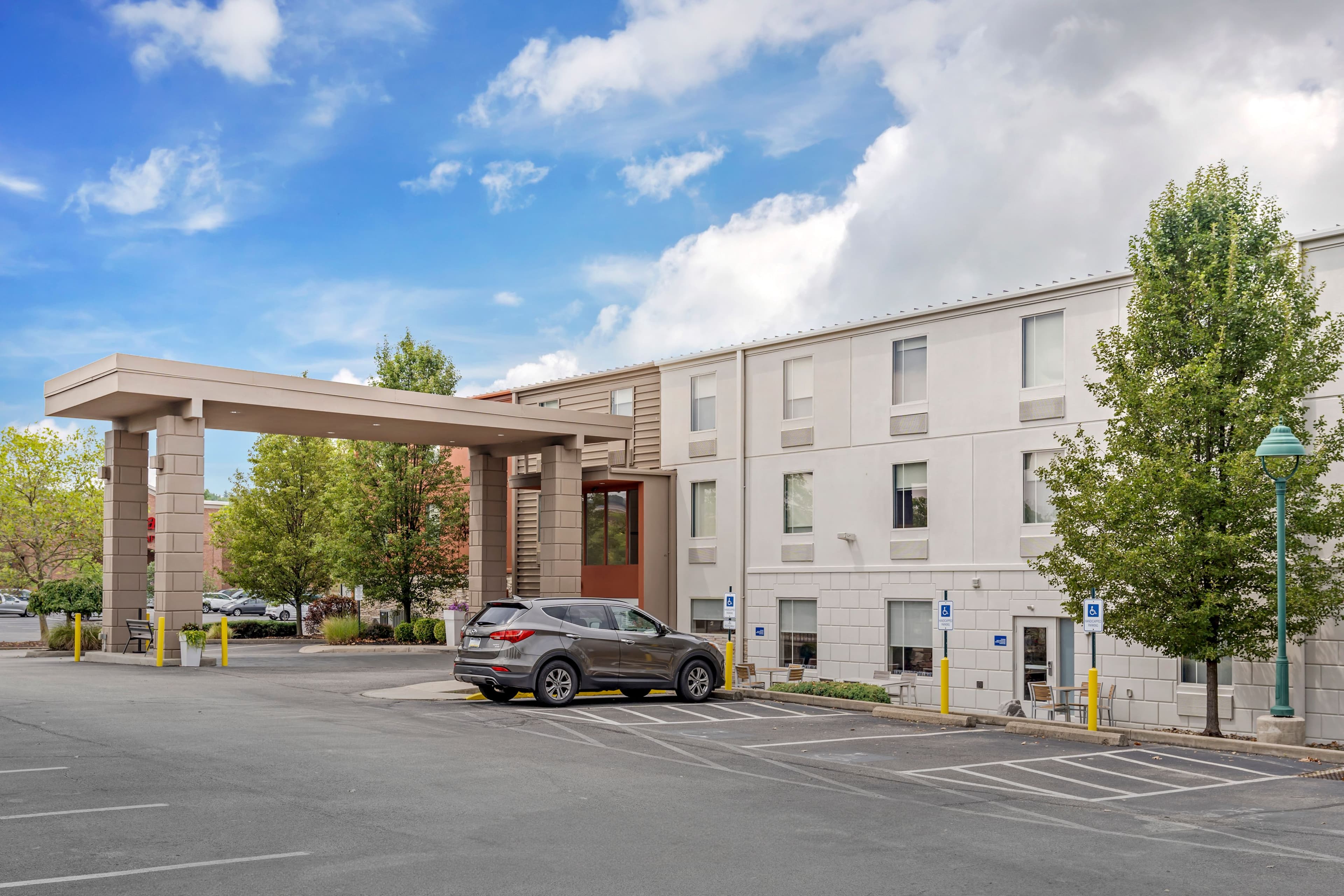 Holiday Inn Express Pittsburgh E - Waterfront Dr - Image 1